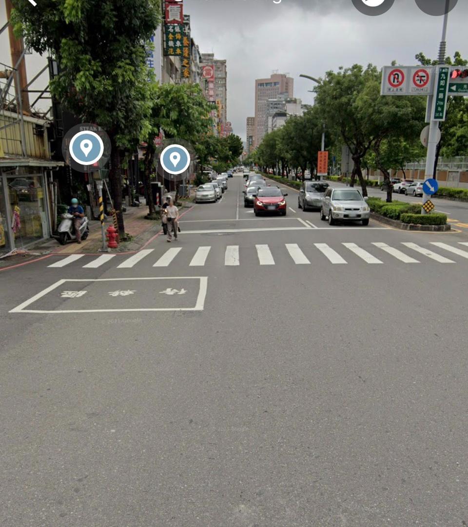 目擊證人表示，女騎士行駛的道路在前一個路口還是機車道。（翻攝Google Map）