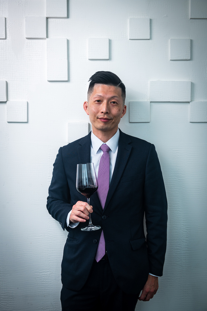 侍酒師曾孟翊(Xavier)為中西合併的春節年菜選搭奔放易飲的酒款,炒熱年節餐桌氣氛。