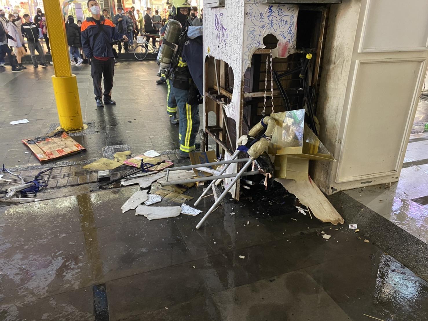 消防人員及時滅火,未造成傷亡。(警方提供)