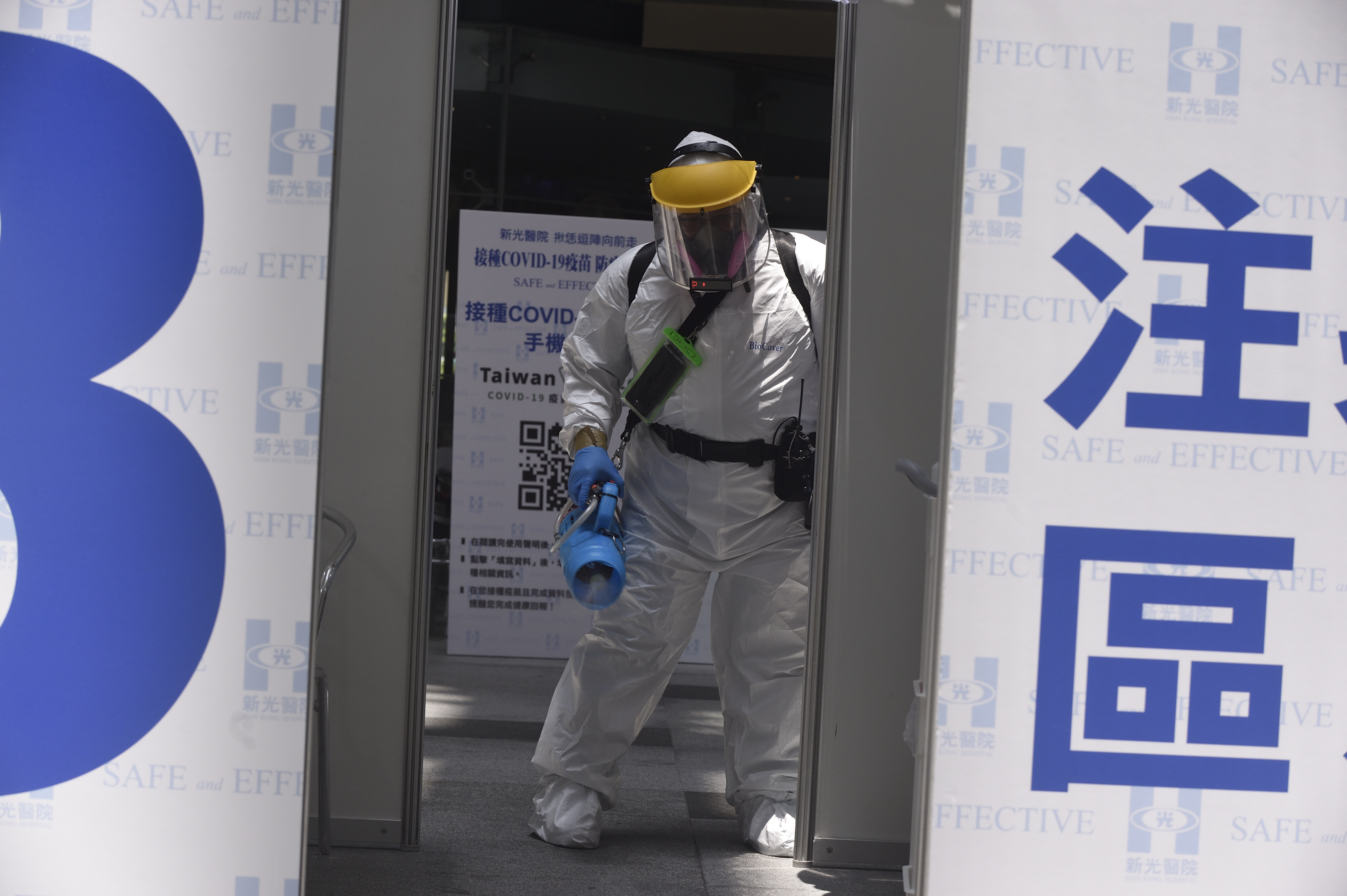 外界認為Omicron有逐漸流感化趨勢，未來有望走向與病毒共存的狀況，毒物科專家招名威則認為「目前還看不到盡頭」。（本刊資料照）