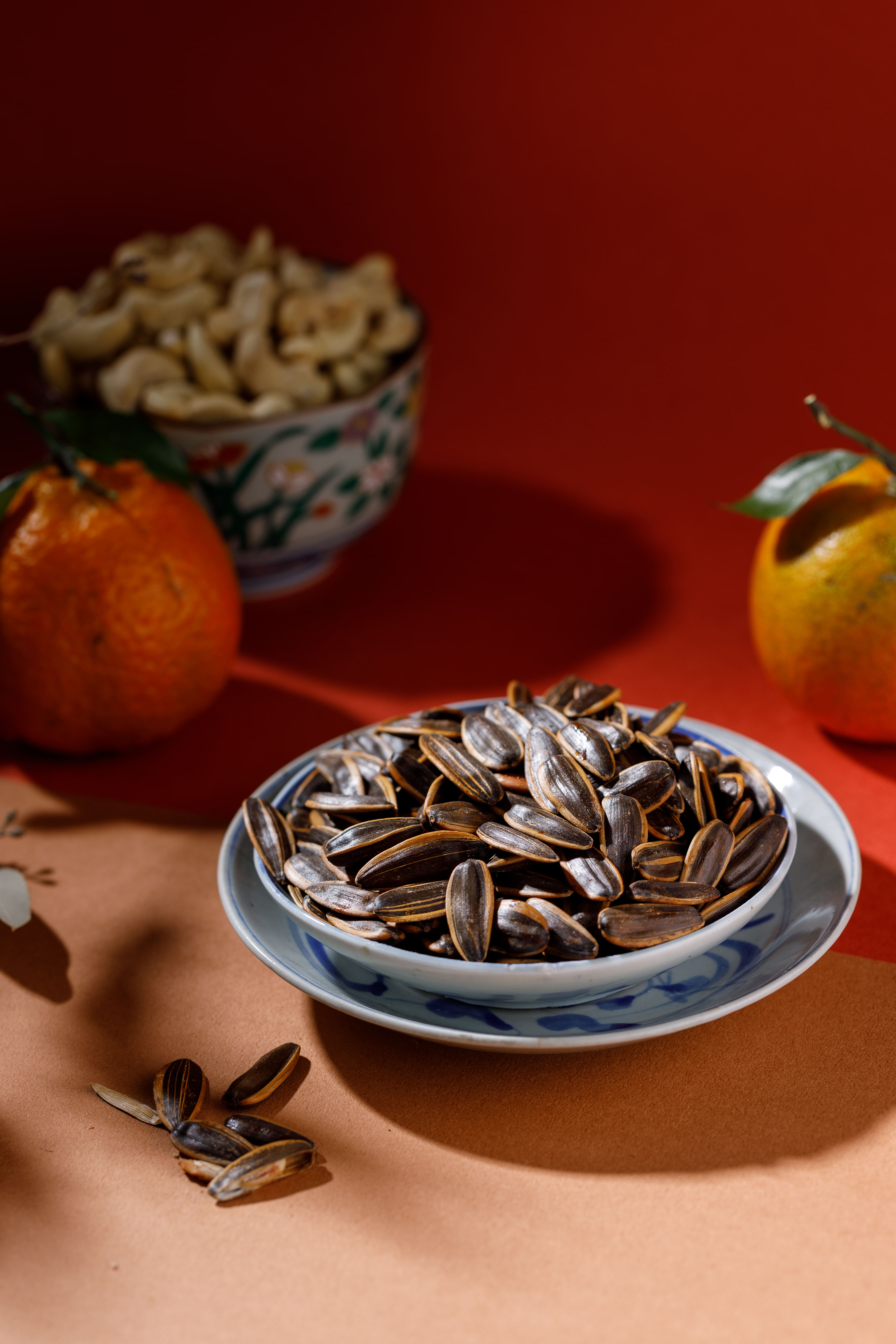 手工熬煮的「焦糖葵花子」，較於甘草瓜子少了鹽味，卻多了淡淡的焦糖香流於齒間。（80元／300g）
