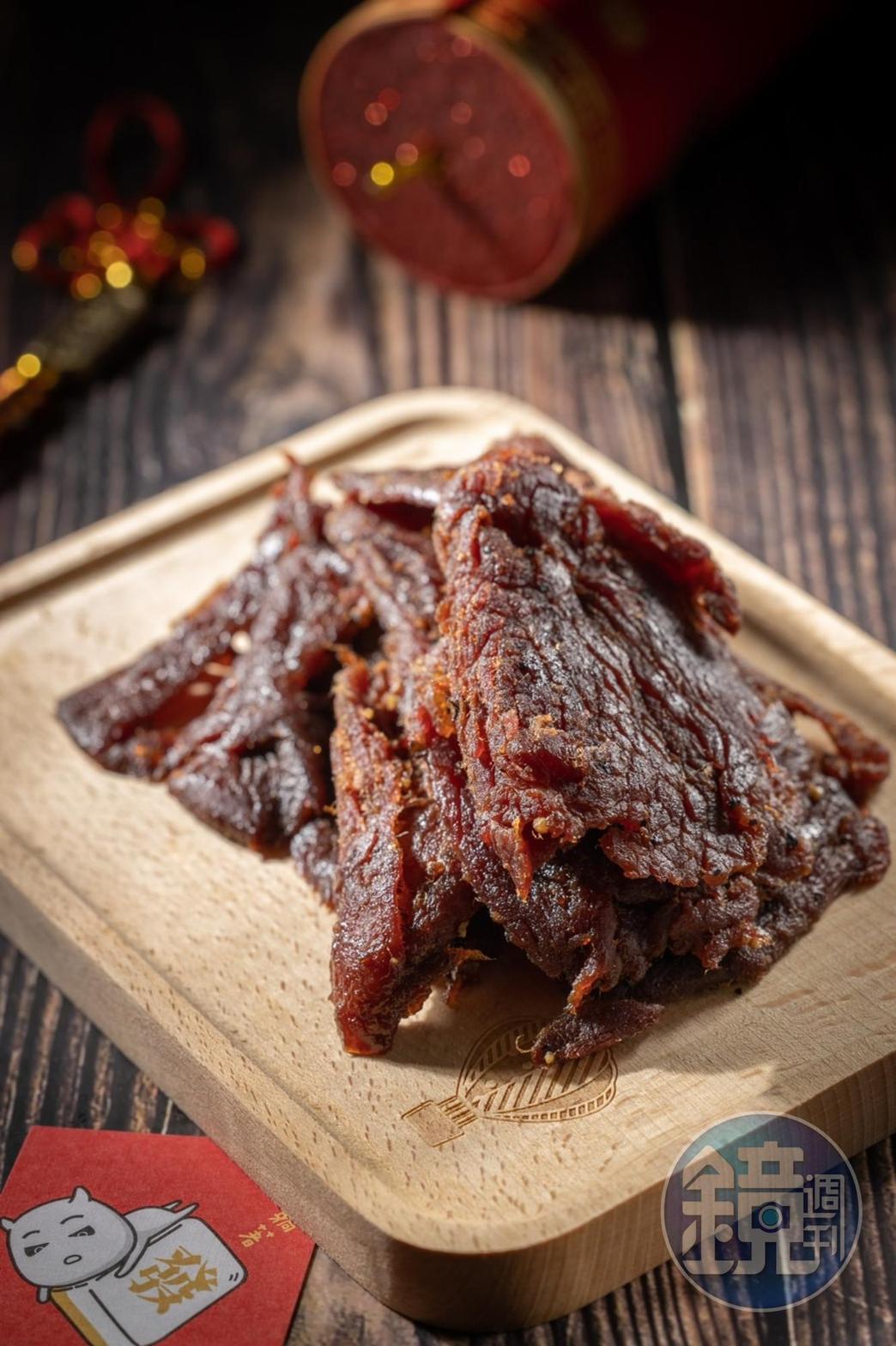 「爆漿黑胡椒牛肉干」在多汁牛肉干中加入原粒粗磨、醇香帶辣的黑楜椒。（140元／95克）