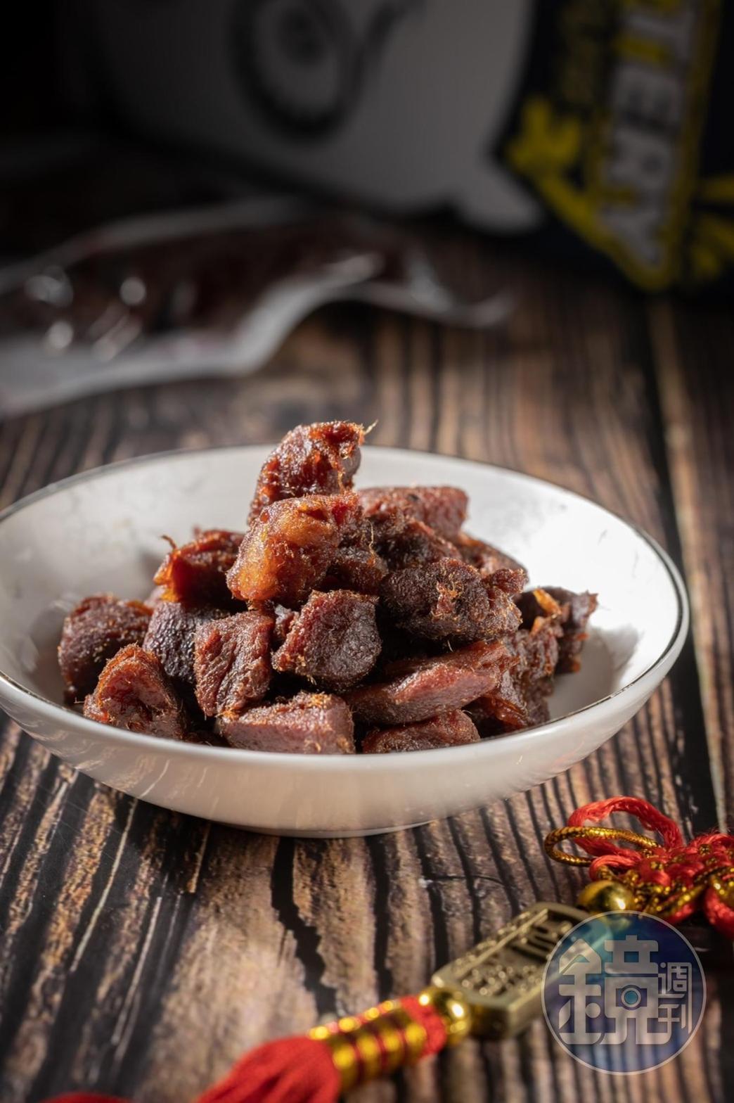 「爆漿牛肉角」取自牛嫩肩胛的部位，口感豐韌有勁。（140元／95克）