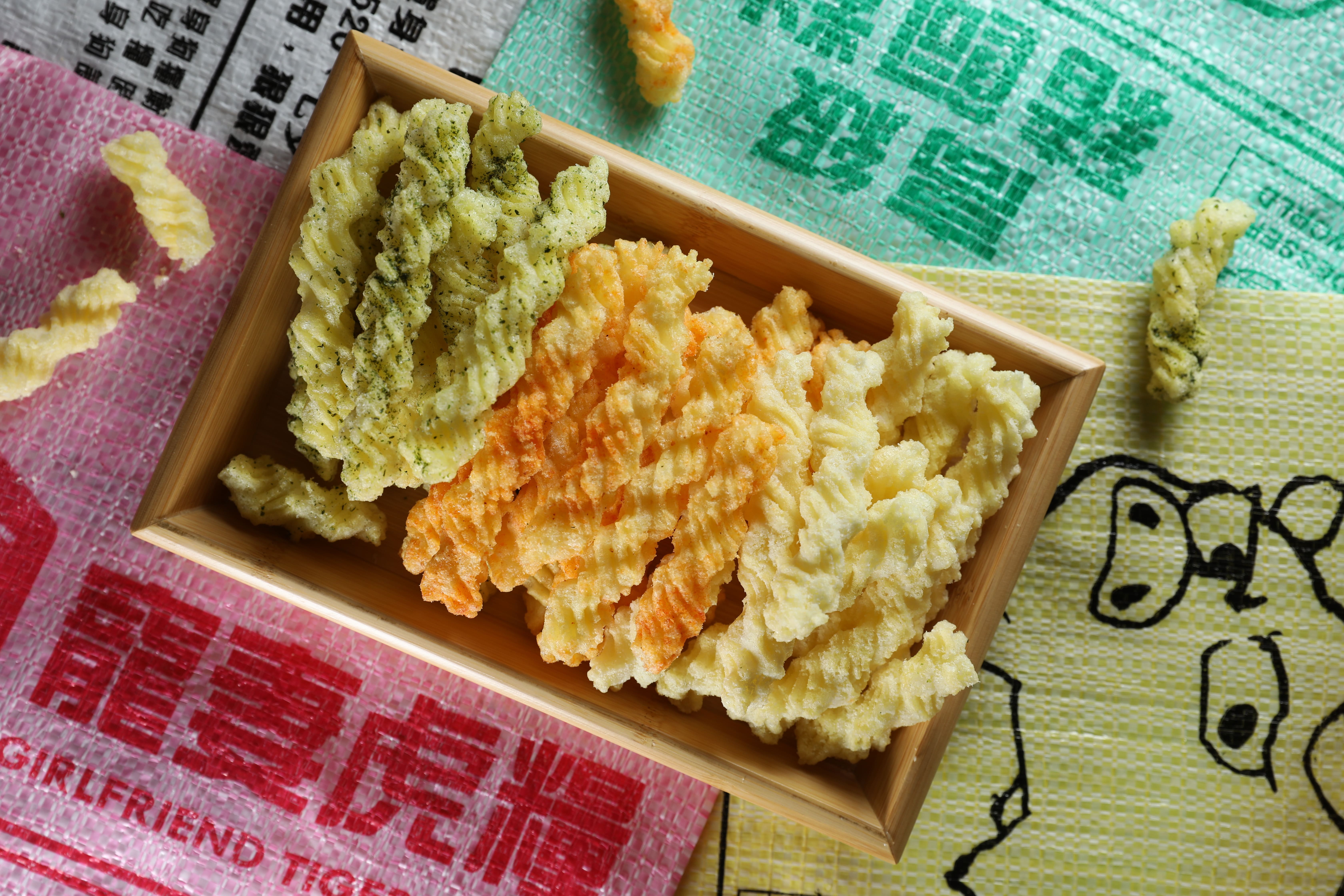 除了原味，「卡里卡里」還有梅粉、海苔與起司等各種口味。（皆79元／120克）