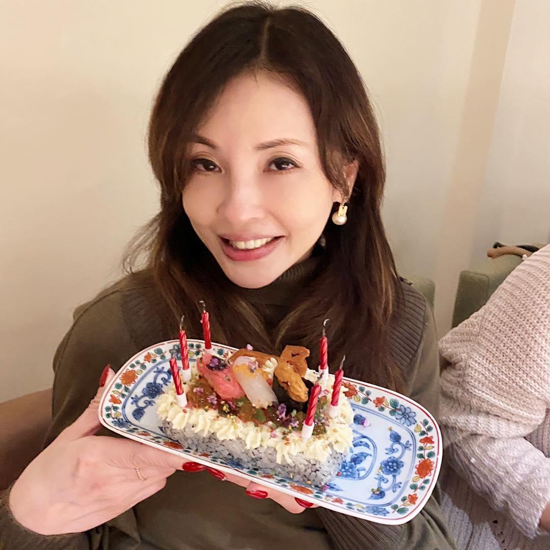 何如芸即將飛去新加坡陪孩子過年。(翻攝自何如芸臉書)