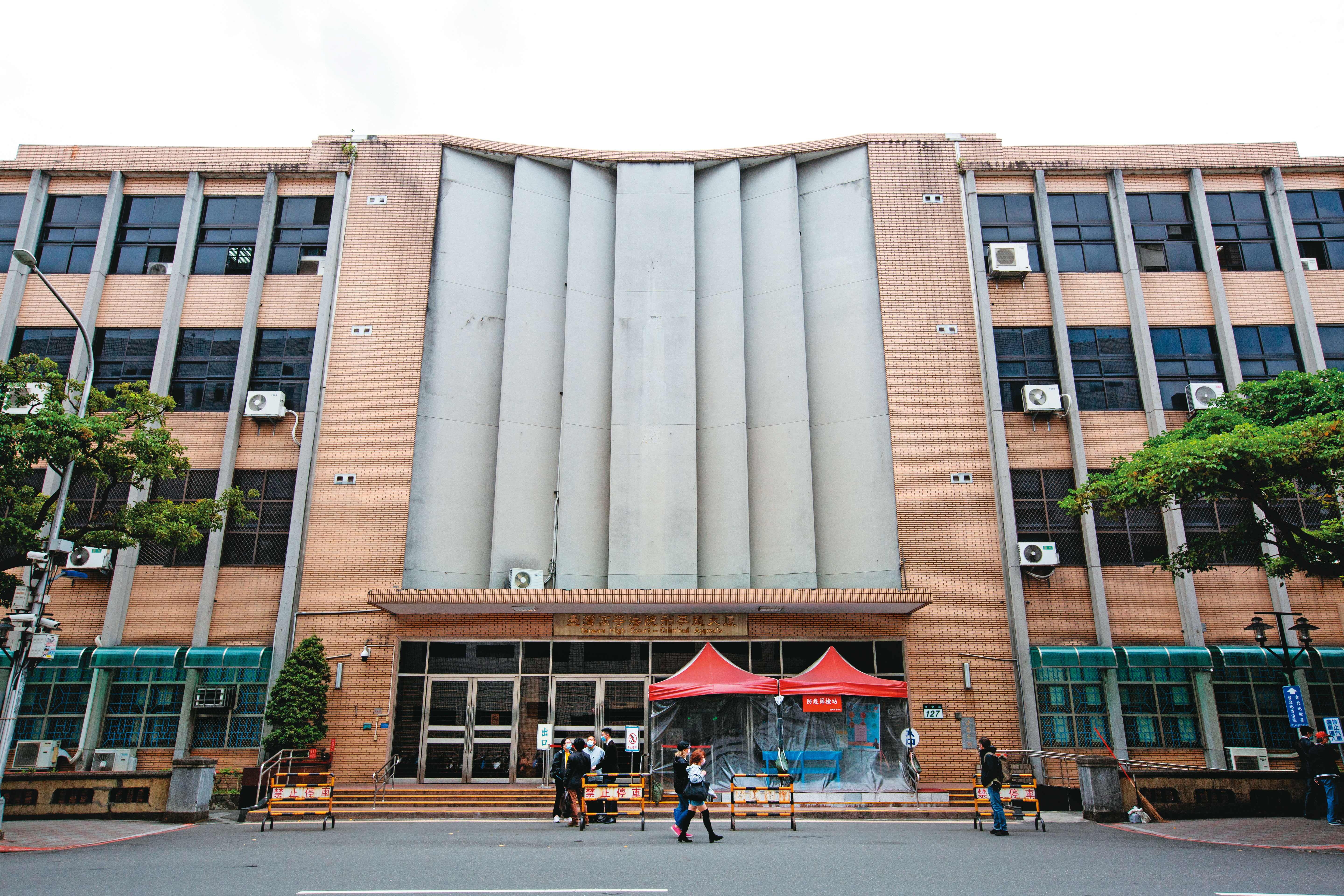 高等法院民事庭最新判決，認定鄭男性侵事實，應賠償蕾蕾60萬元。