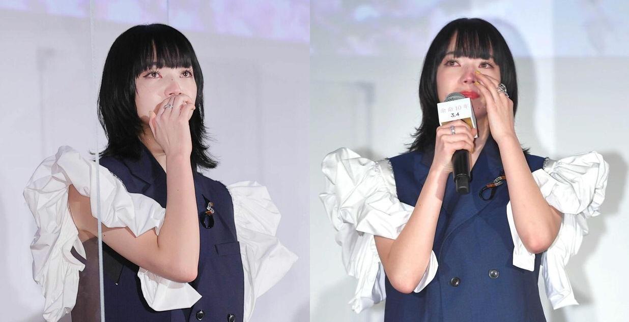 小松菜奈婚後首次公開露臉,昨淚灑電影《餘命10年》活動現場。(翻攝自Yahoo!NEWS)