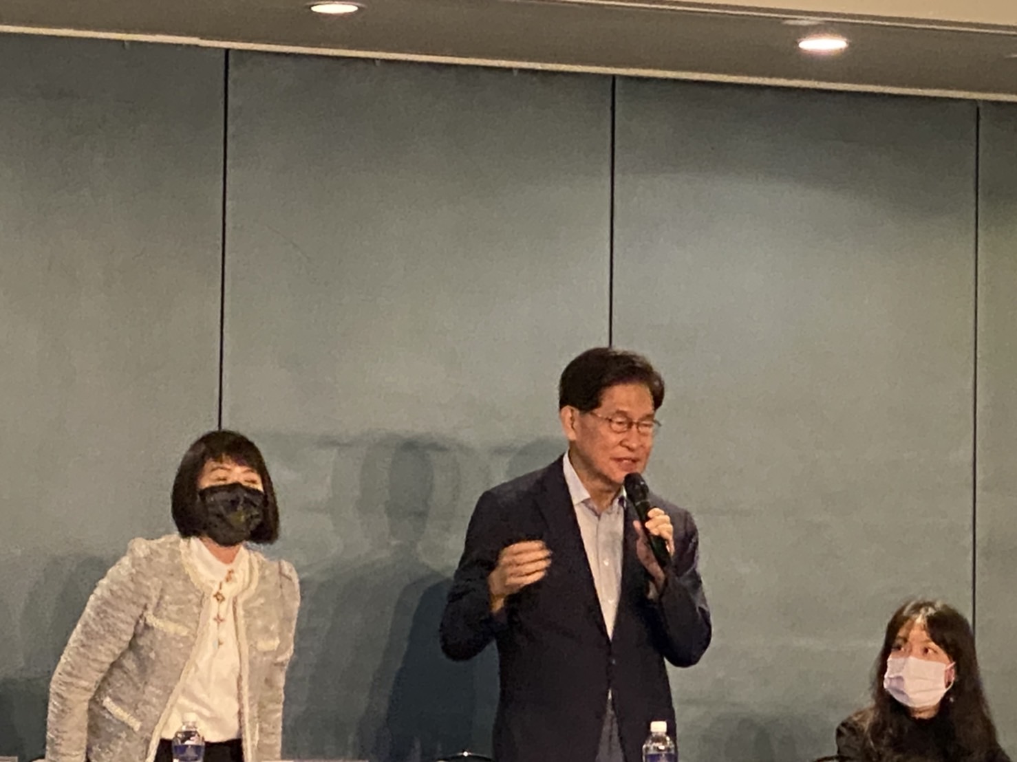 生華科致力於開發癌症孤兒藥，目前已有多款新藥通過FDA快速審查，圖中為董事長胡定吾。