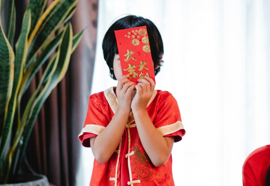 網友上網詢問,給小孩的紅包究竟該包多少錢。(示意圖,Pexels)