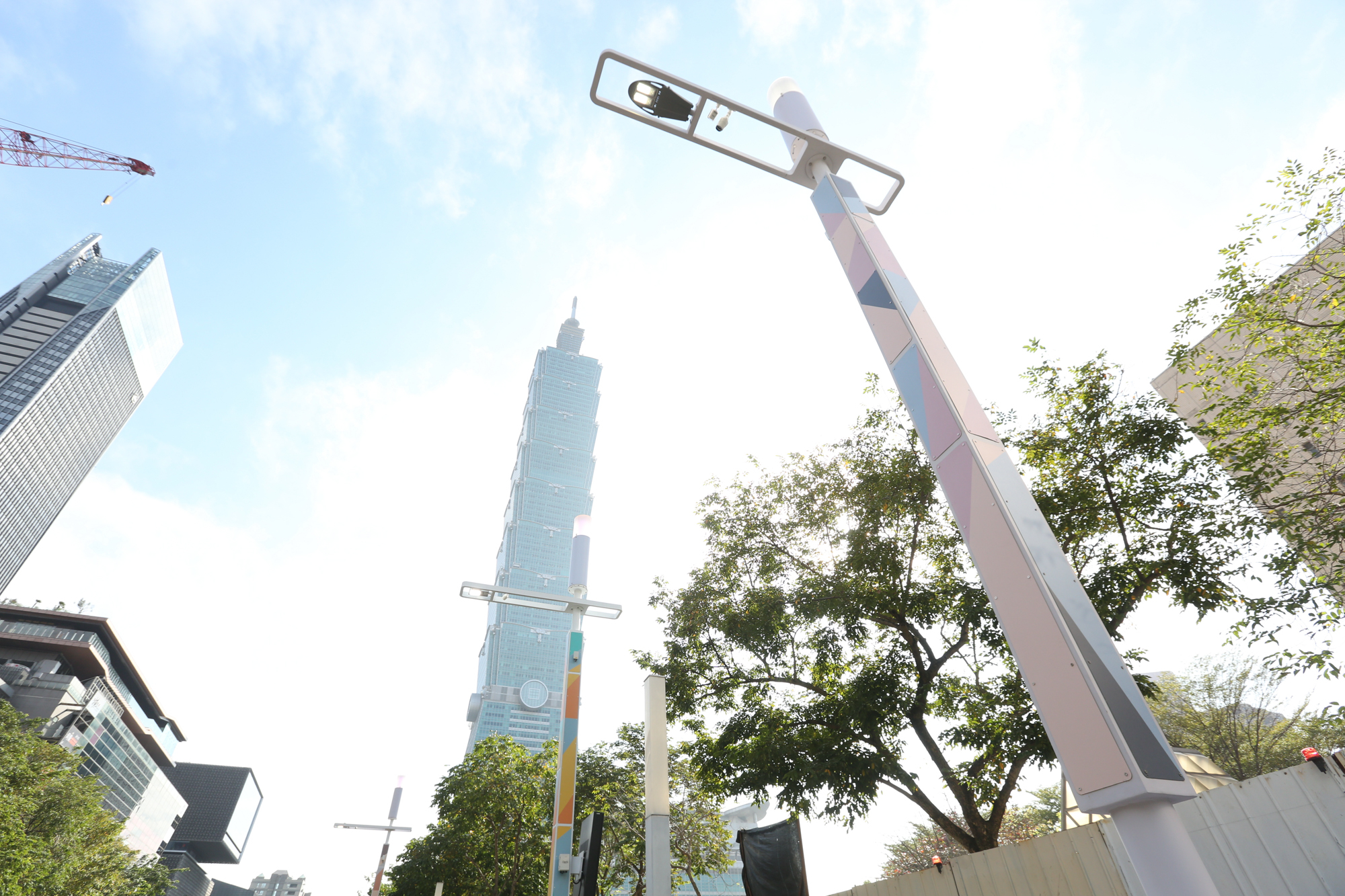 智慧照明電杆遍佈雙北市。