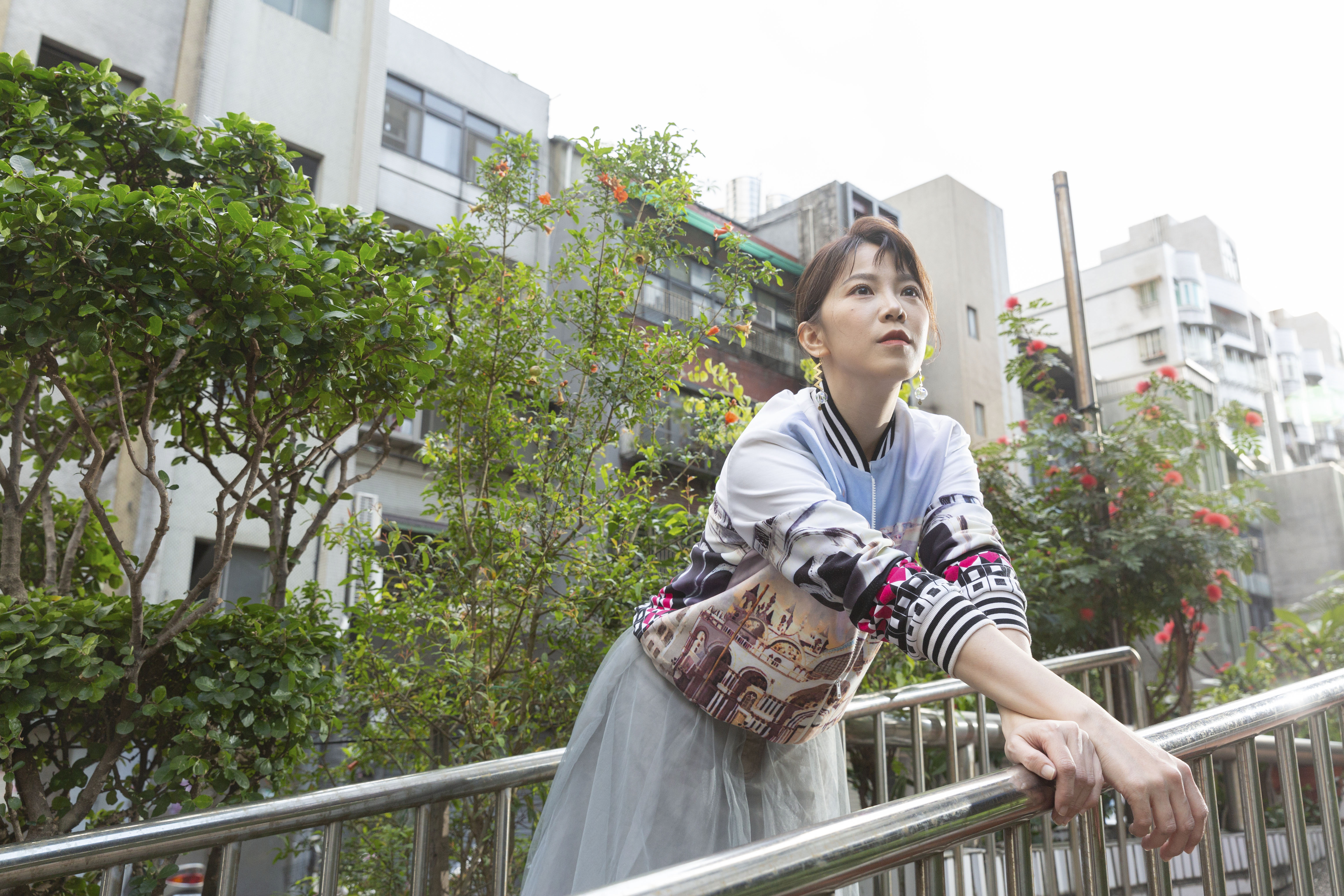 廖苡喬曾當外景節目主持人多年,上山下海全台走透透之外,也曾到11國家拍外景,臨場反應非常敏銳。