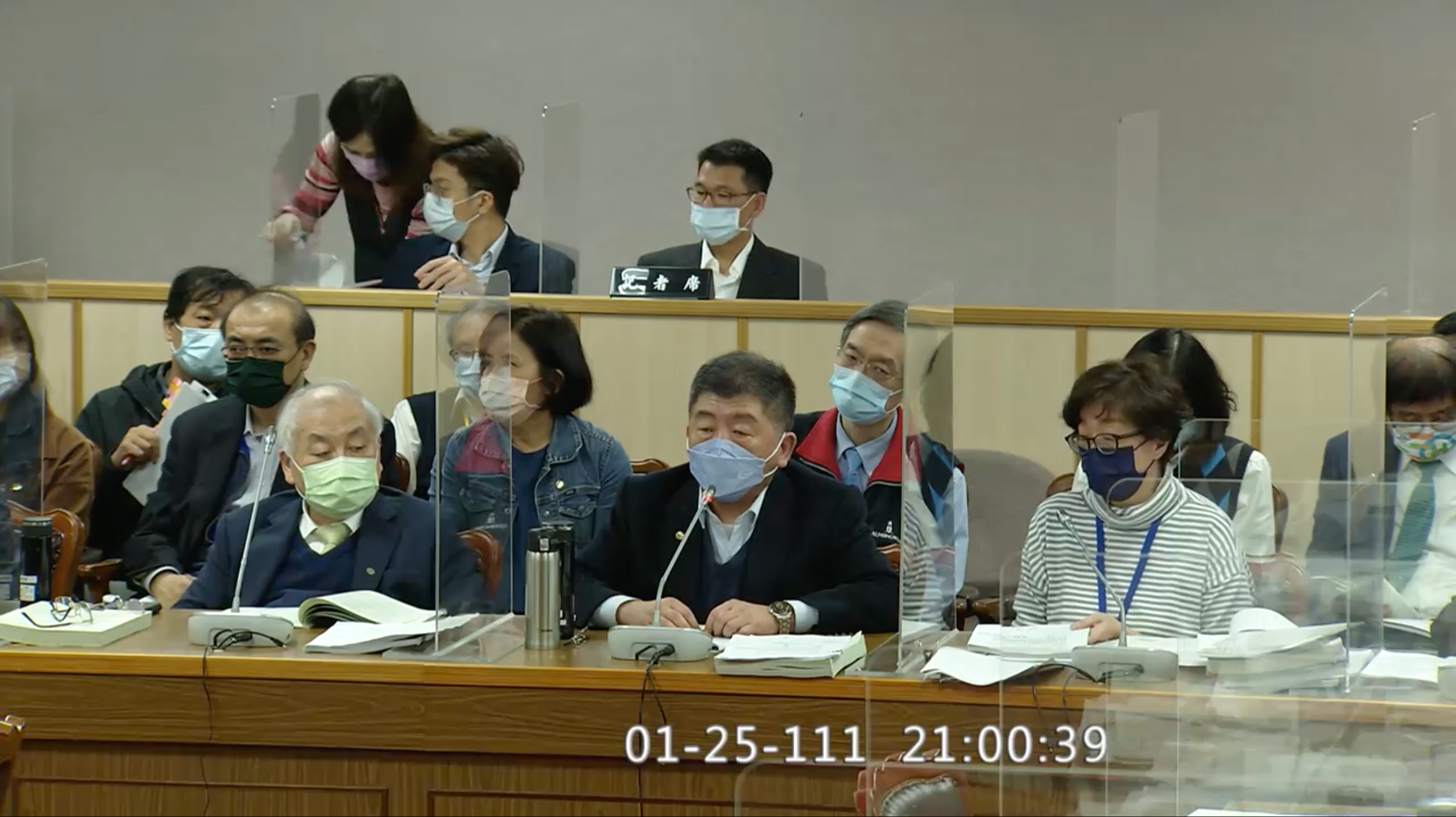 陳時中指出，希望2月可以拚7、800萬人次施打，第三劑涵蓋率來到5成。（翻攝國會頻道）