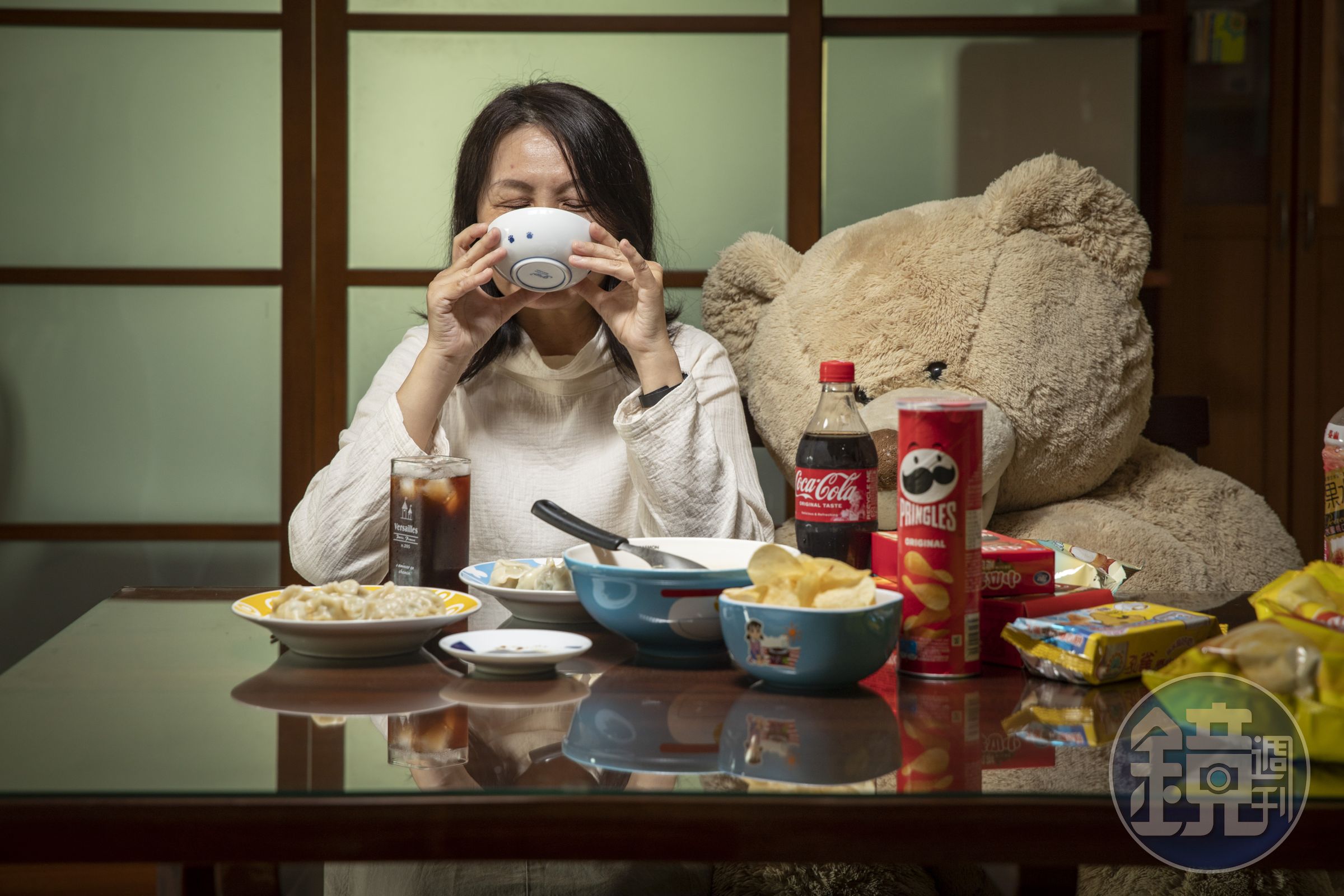 拒絕去婆家過年，吳佳芬最理想的年夜飯菜單是冷凍高麗菜水餃，還有餐後滿滿的零食、飲料。