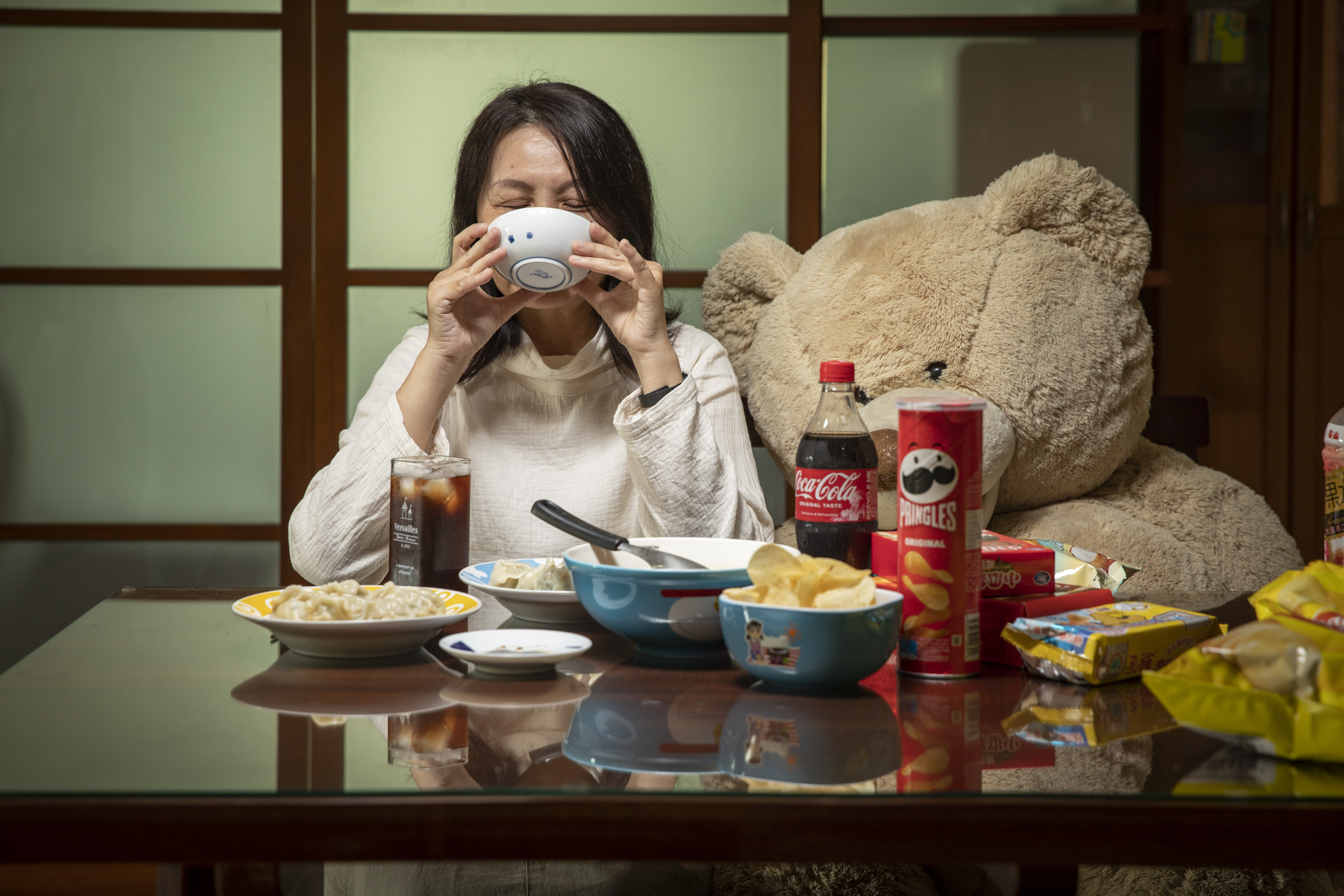 拒絕去婆家過年，吳佳芬最理想的年夜飯菜單是冷凍高麗菜水餃，還有餐後滿滿的零食、飲料。