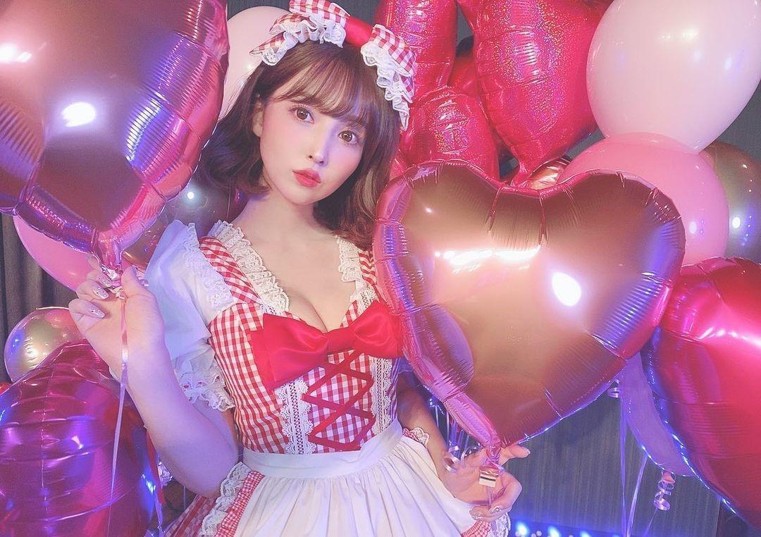 日本AV人氣女星三上悠亞,在2021年度排行榜中僅奪得第二名。(翻攝三上悠亞IG)