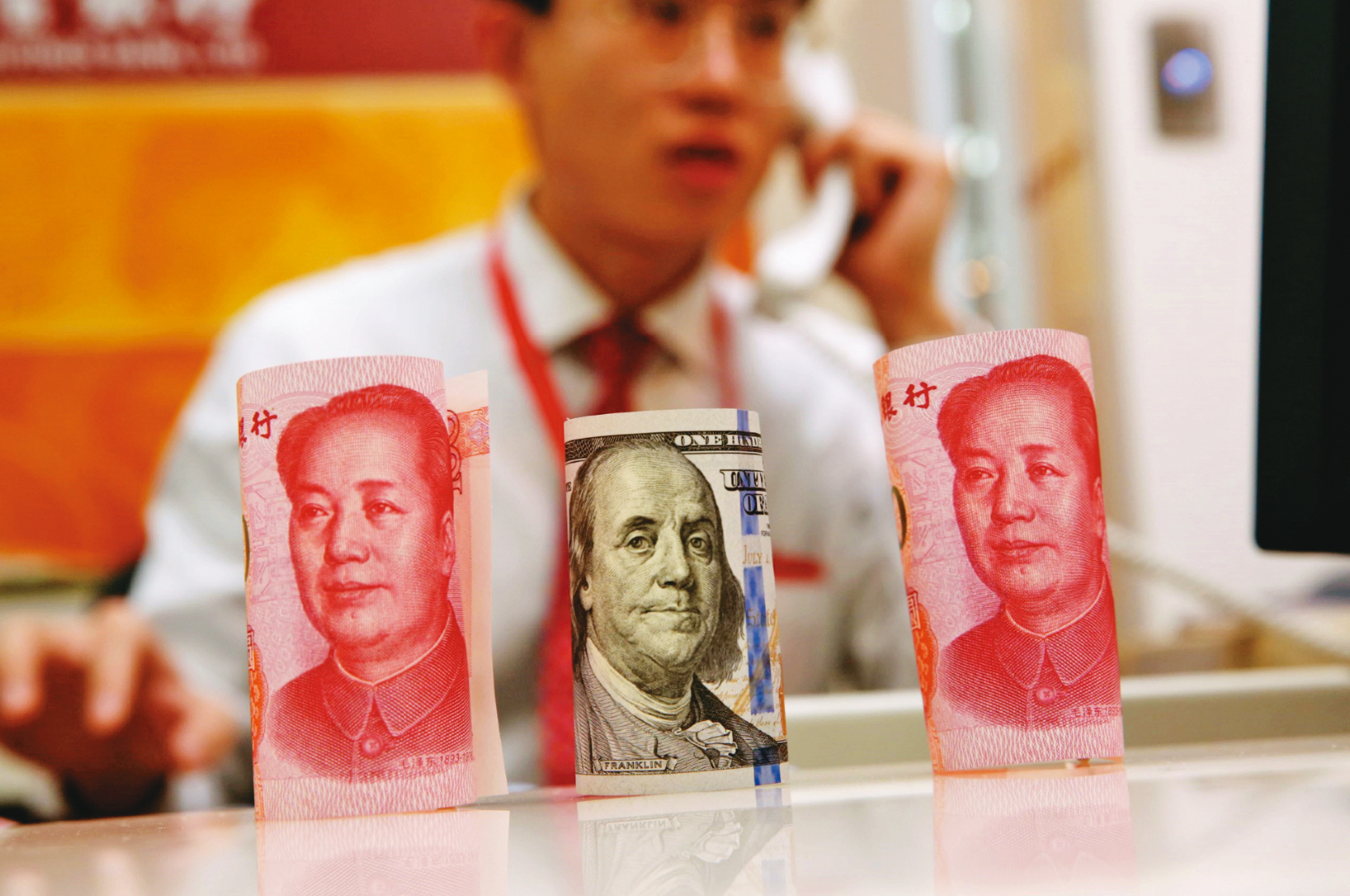 中國累計4年的貿易順差超過2兆美元，至少要讓外匯存底增加幾千億美元，但過去4年卻紋風不動，應該有一大部分被拿去填補中國經濟的黑洞了。