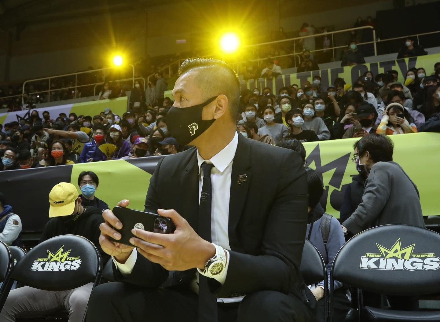 黑人忙著職籃事務，一邊陪媽媽對抗疾病。（翻攝自黑人臉書）