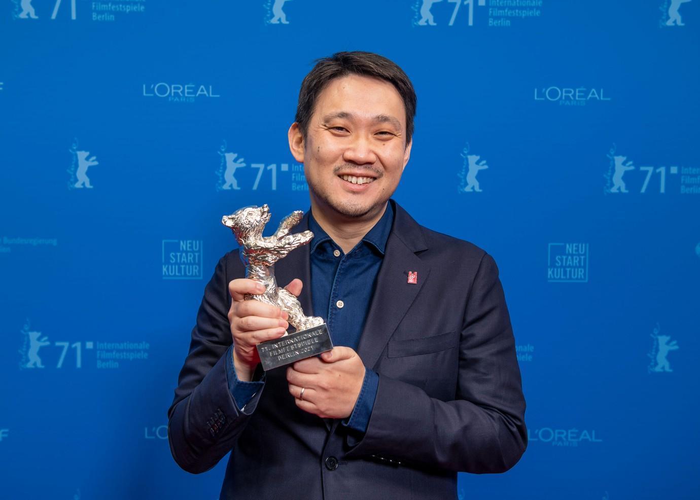 濱口竜介去年以《偶然與想像》榮獲柏林影展銀熊獎。(東昊影業提供)