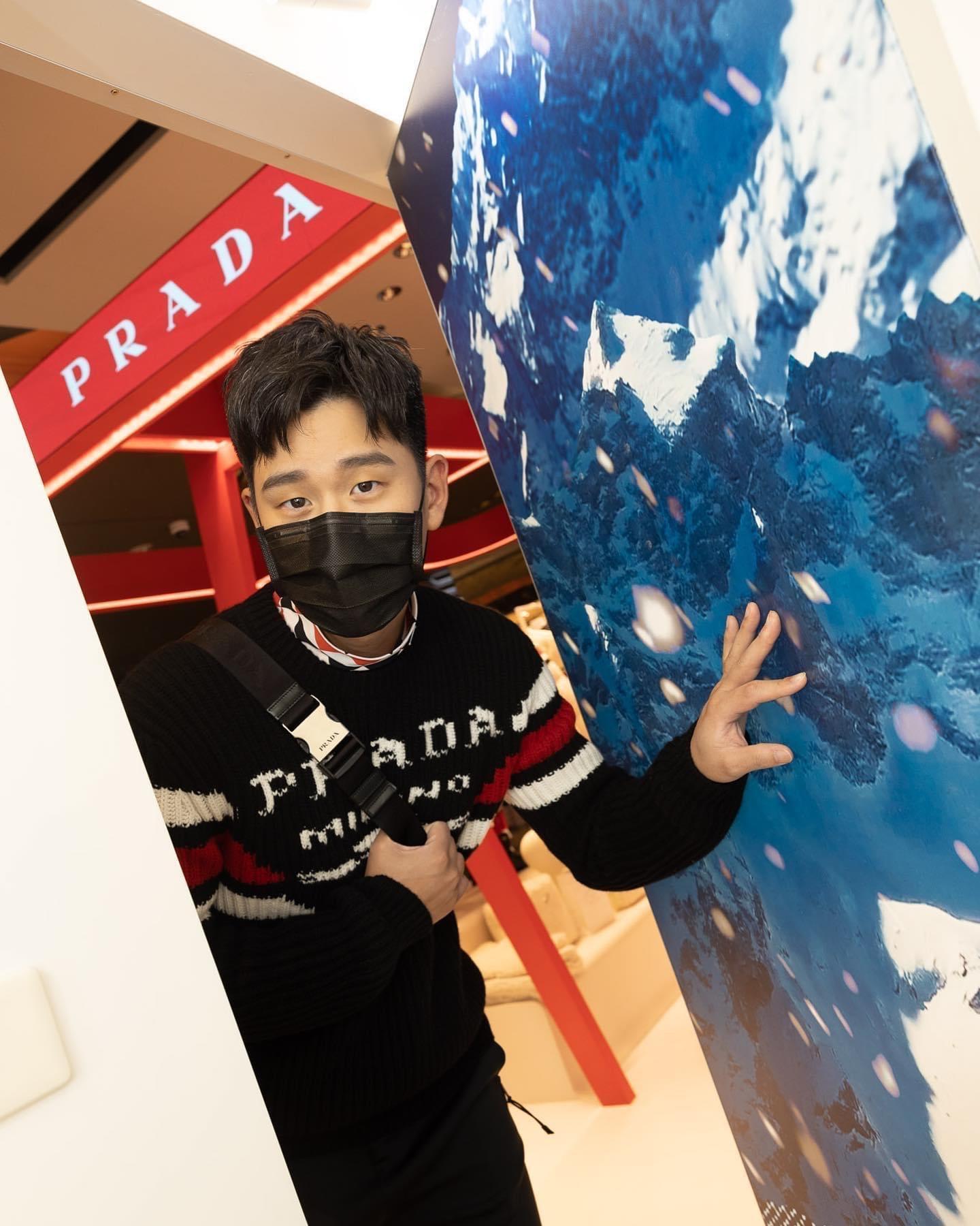 周興哲參加PRADA活動前也有做快篩,都是呈現陰性。(翻攝自周興哲臉書)