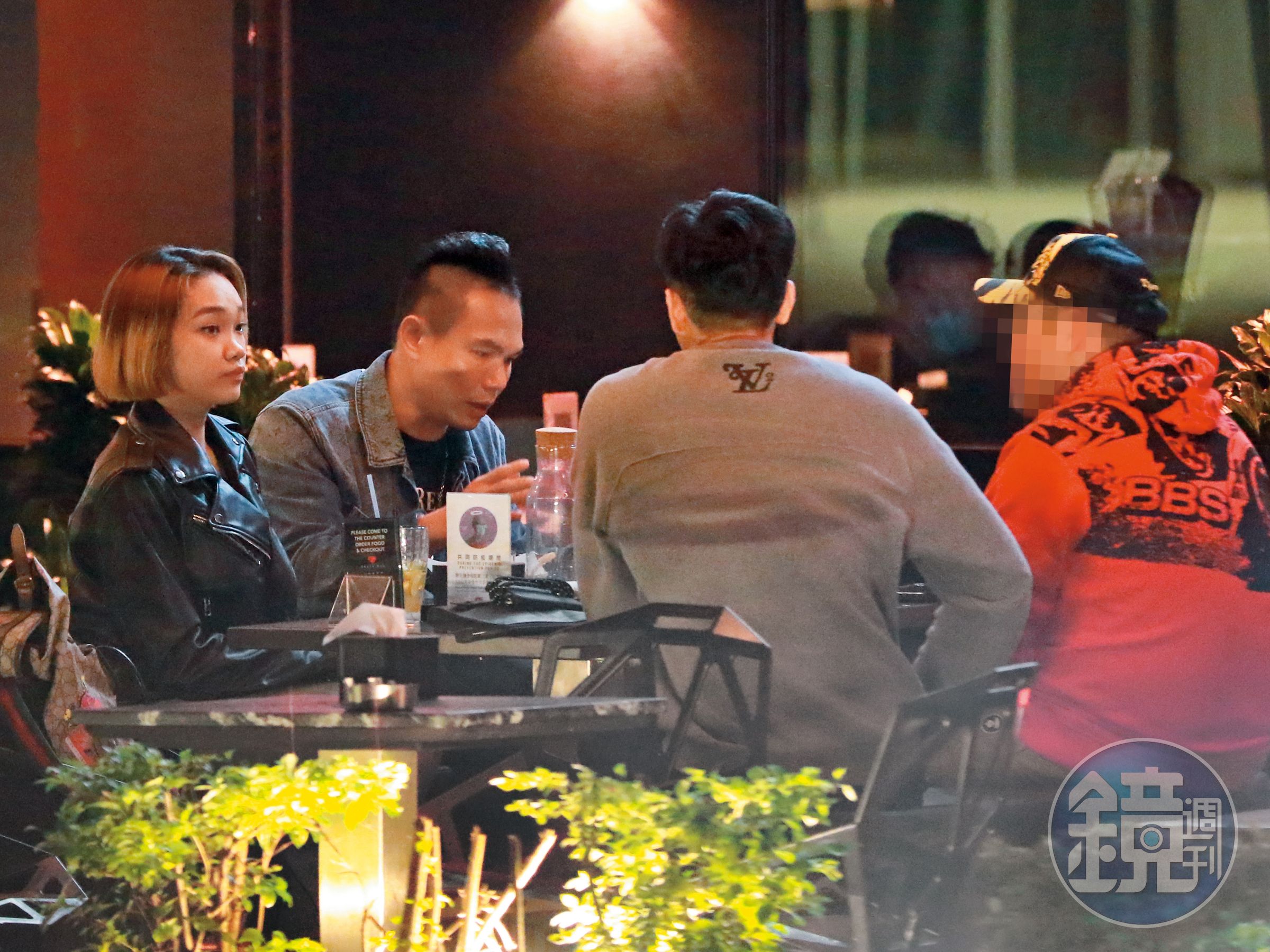 真男人的超哥（左二）重粉味，也重情，還特地強調自己對老婆和女兒的愛都是真的。