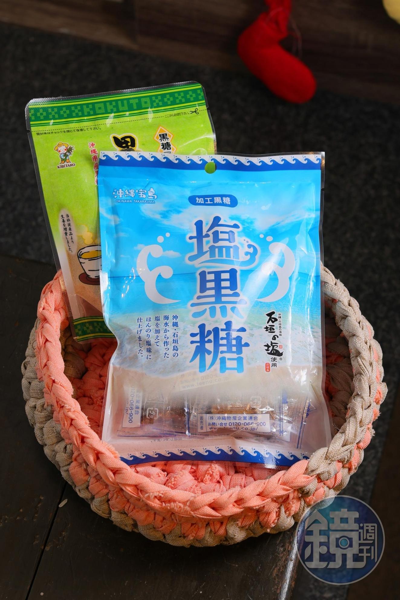 共島季期間也能買到沖繩伴手禮， 圖為沖繩海鹽黑糖。（200元／包）