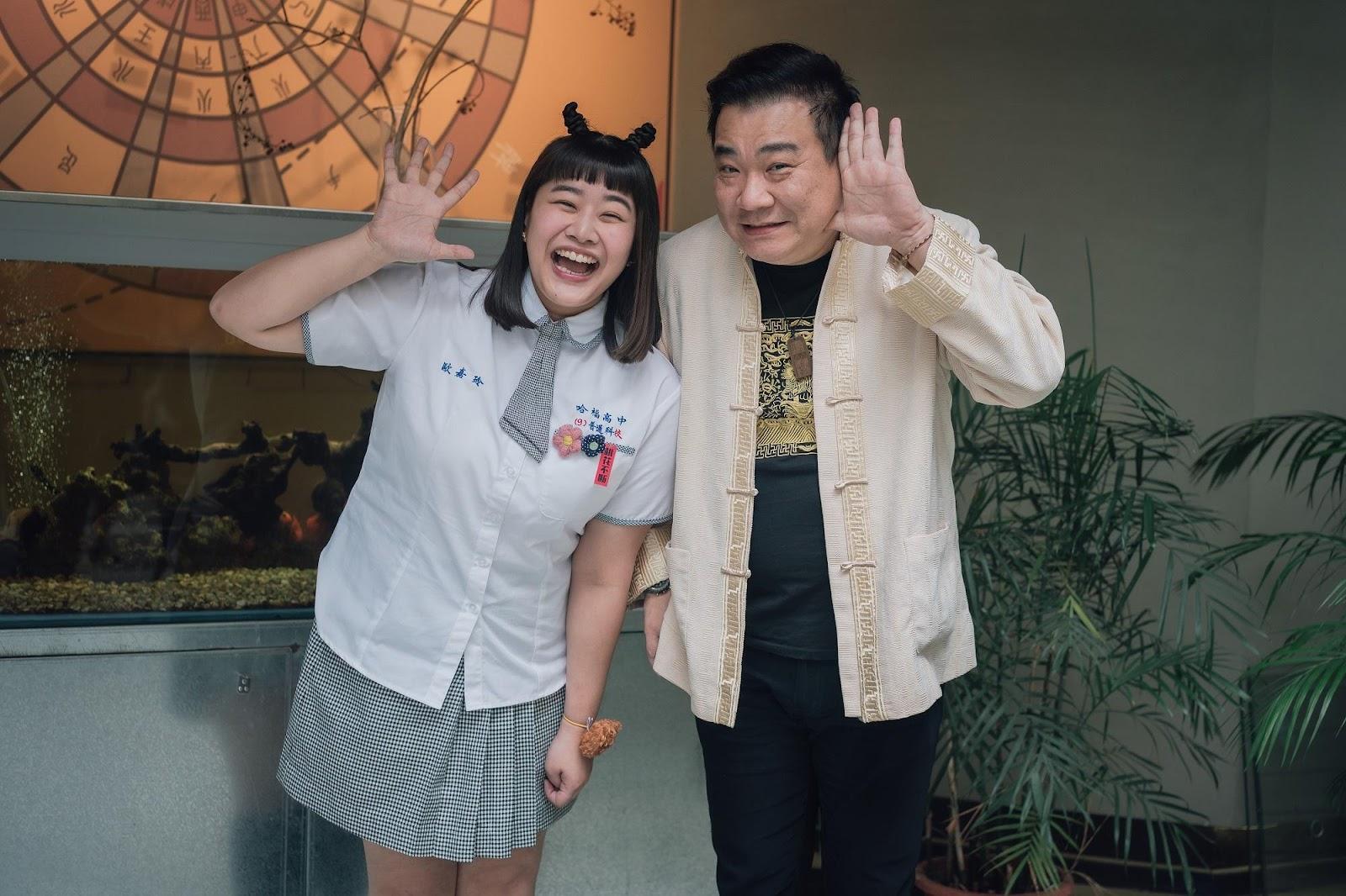 李星鏴（左）與白雲（右）因父女臉討論度大增。（TVBS提供）