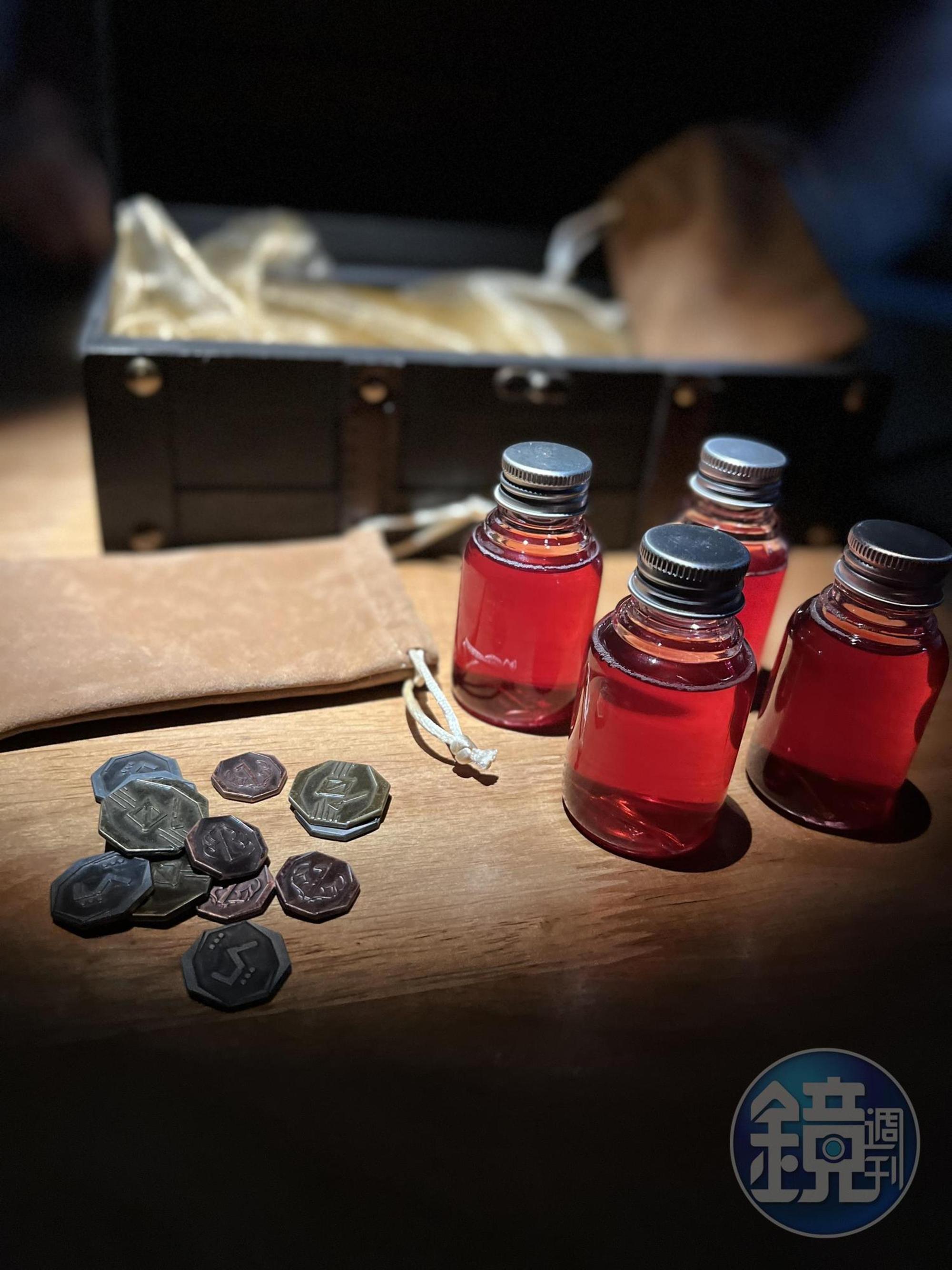 沉浸式體驗由藏寶箱裡的小道具揭開序幕。