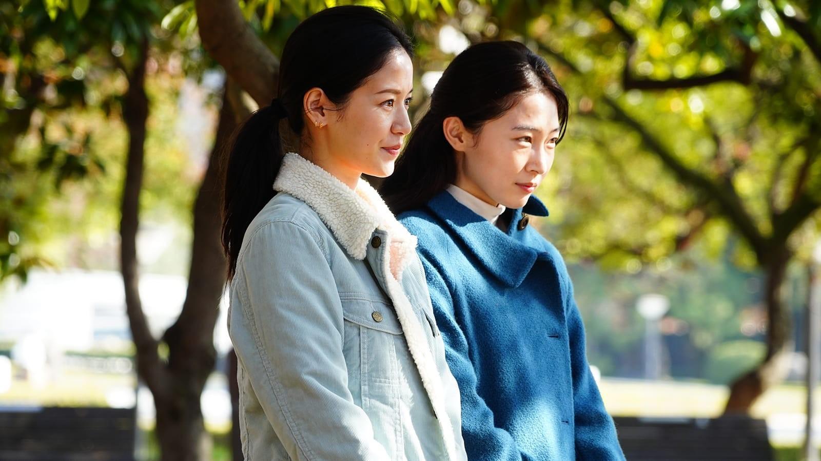袁子芸（左）和韓國演員朴有林在劇中劇《凡尼亞舅舅》有吃重戲份。（東昊影業提供）