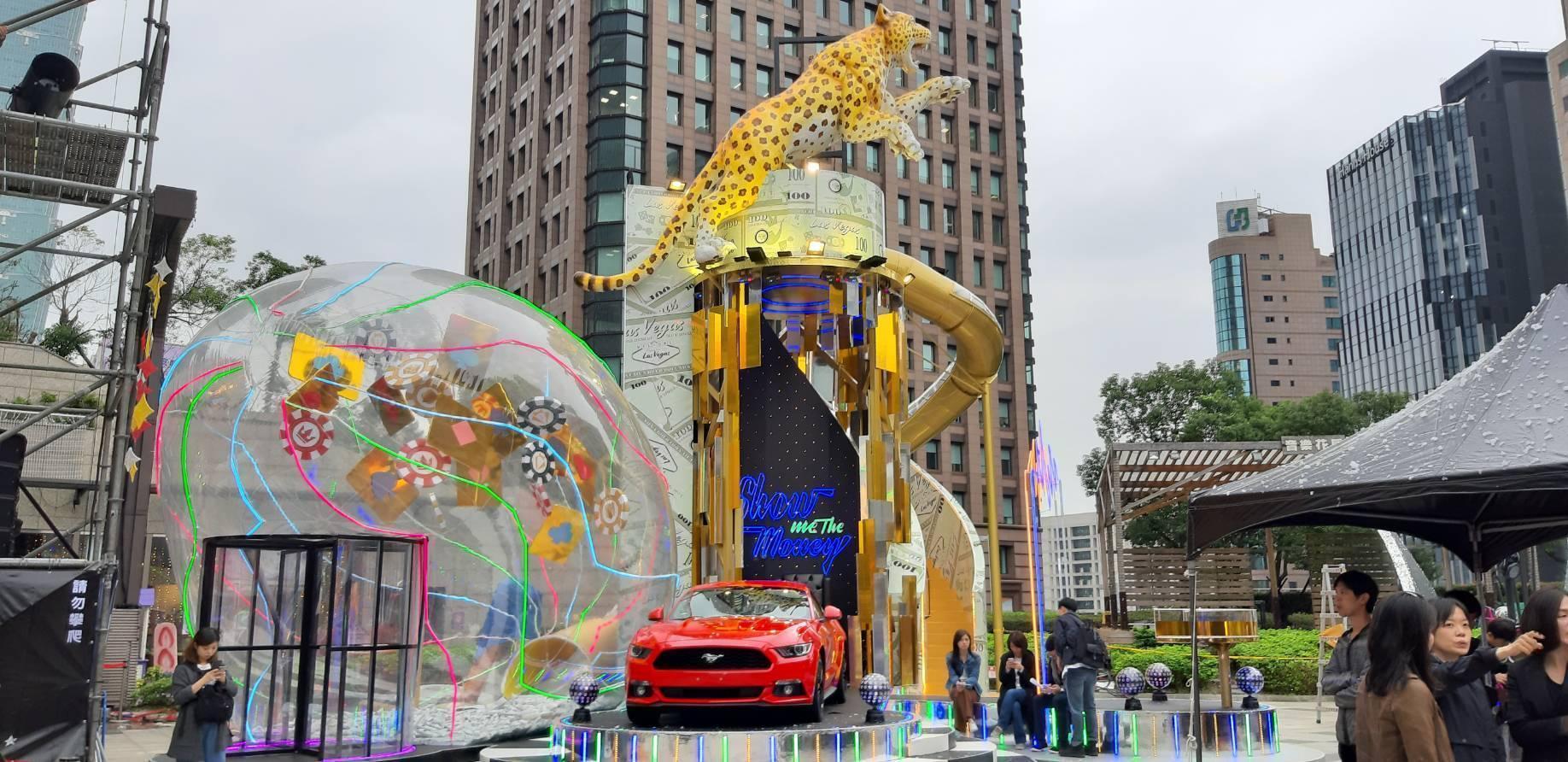 統一夢時代的金錢豹溜滑梯,造型十分吸睛。(南藝提供)