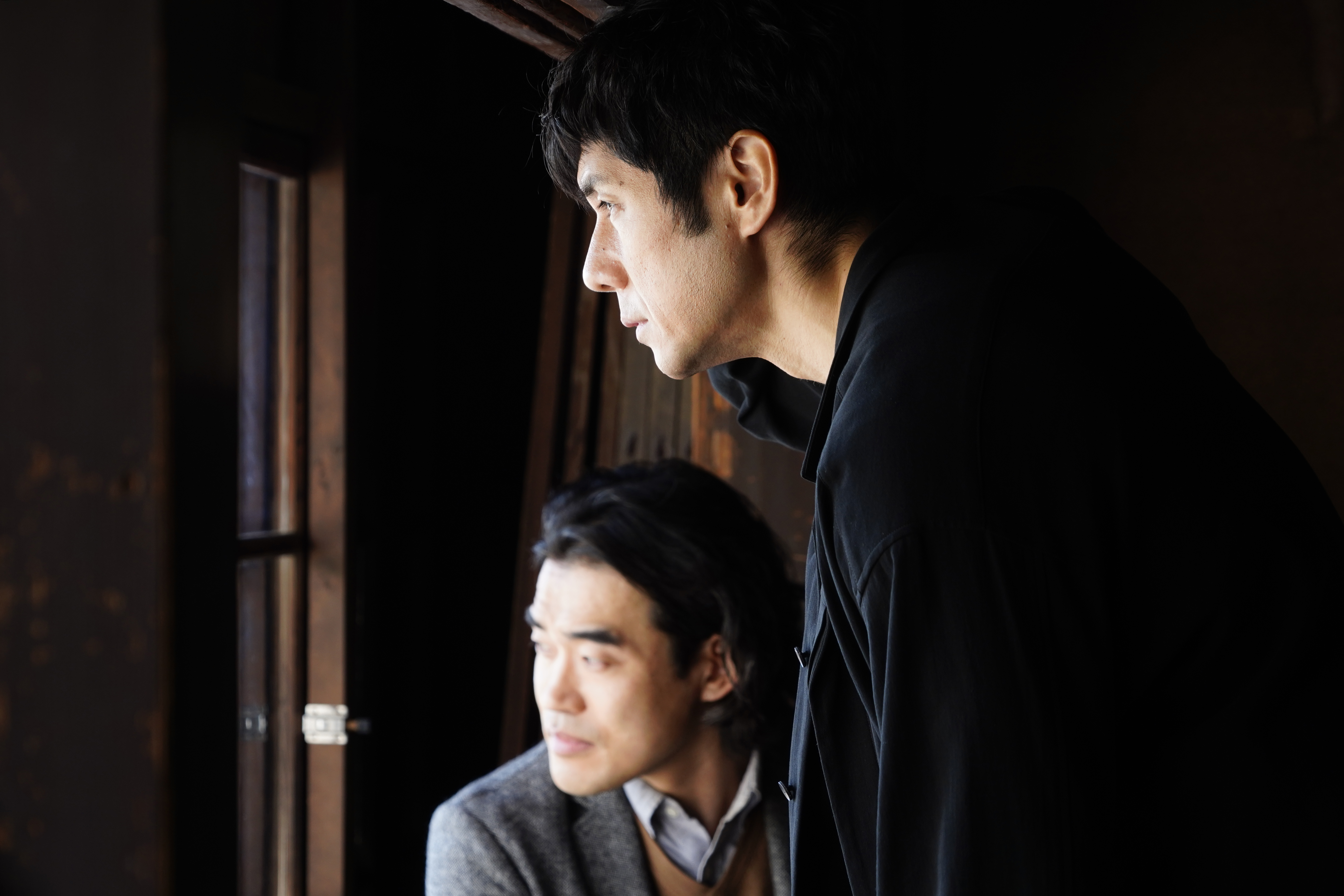 《在車上》不僅作品本身橫掃海內外電影獎座，也讓西島秀俊（右）成為首位獲得美國國家影評人協會獎影帝殊榮的日本演員。（東昊影業提供）