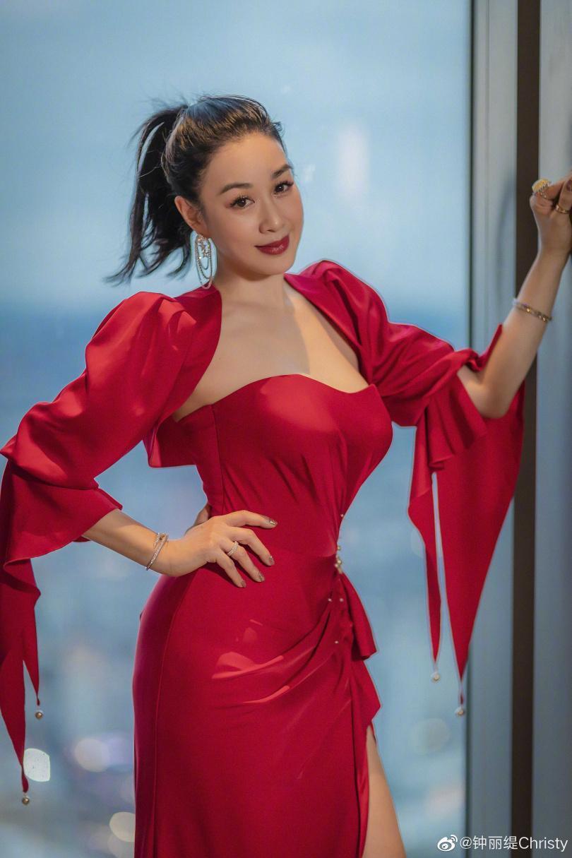 鍾麗緹一心想為張碩倫生兒子,試遍許多方法。(翻攝鍾麗緹微博)