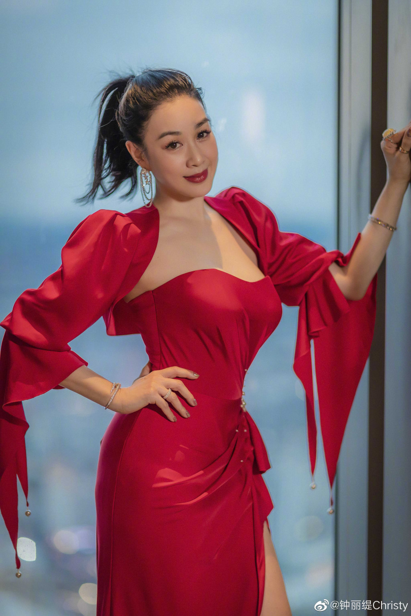 鍾麗緹一心想為張碩倫生兒子，試遍許多方法。（翻攝鍾麗緹微博）