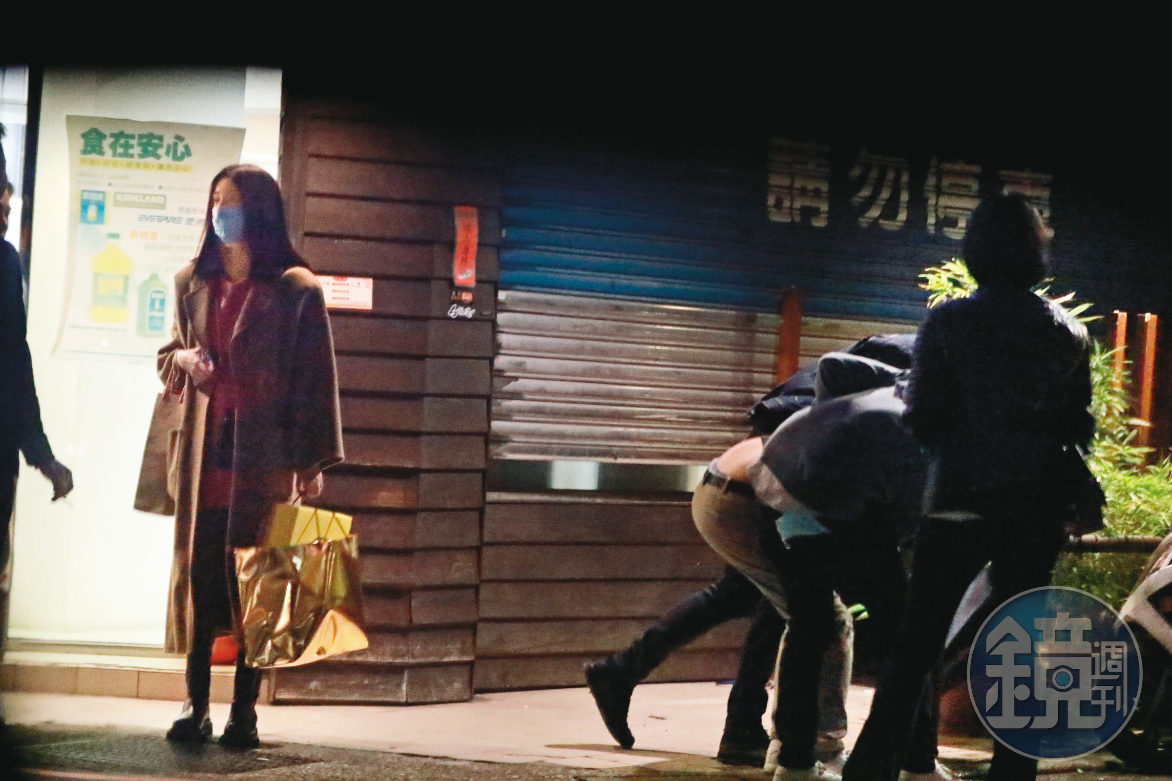 老公喝到當街大吐，楊謹華（左）更爆料他上演了八家將，然後被自己喝斥。