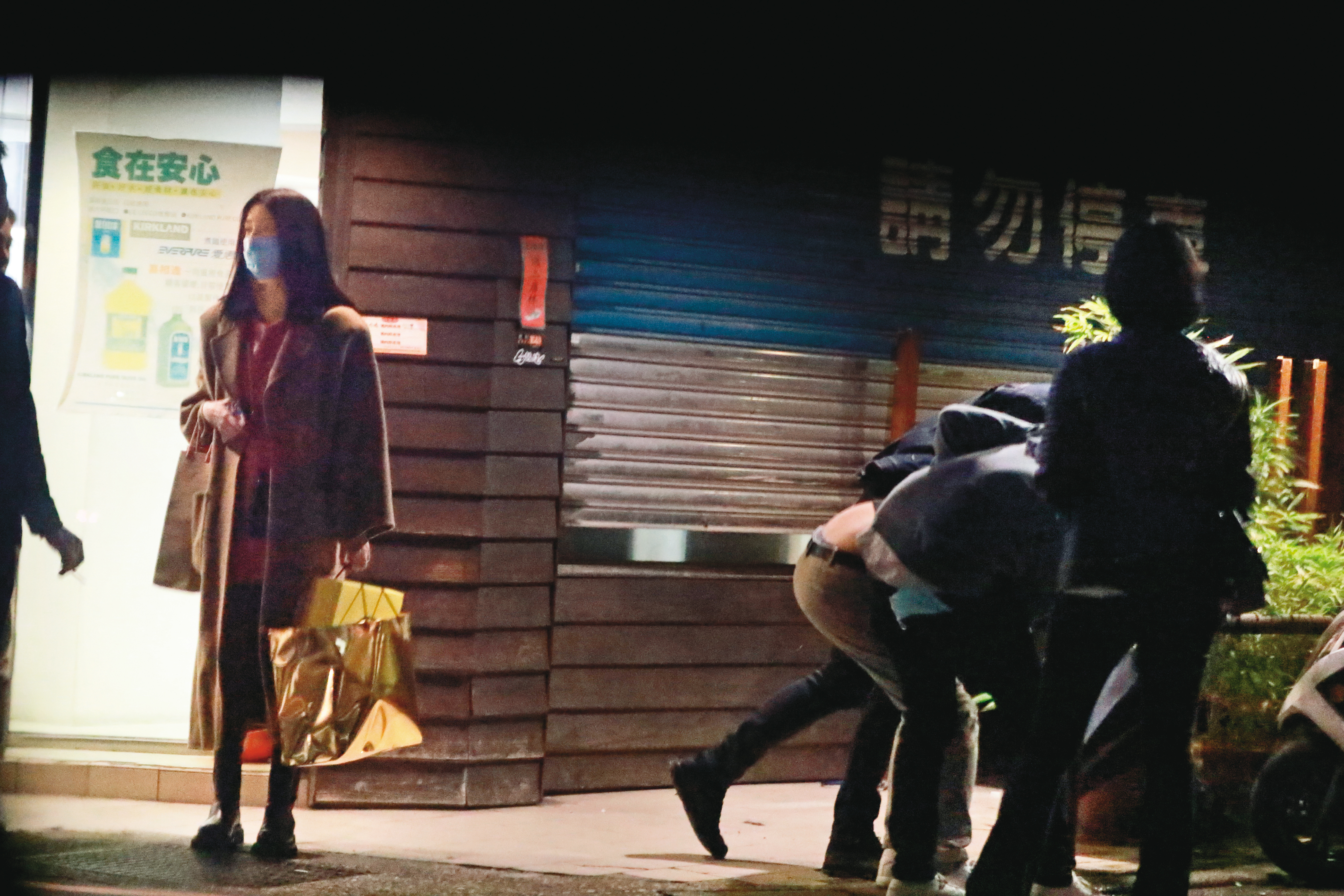 老公喝到當街大吐，楊謹華（左）更爆料他上演了八家將，然後被自己喝斥。