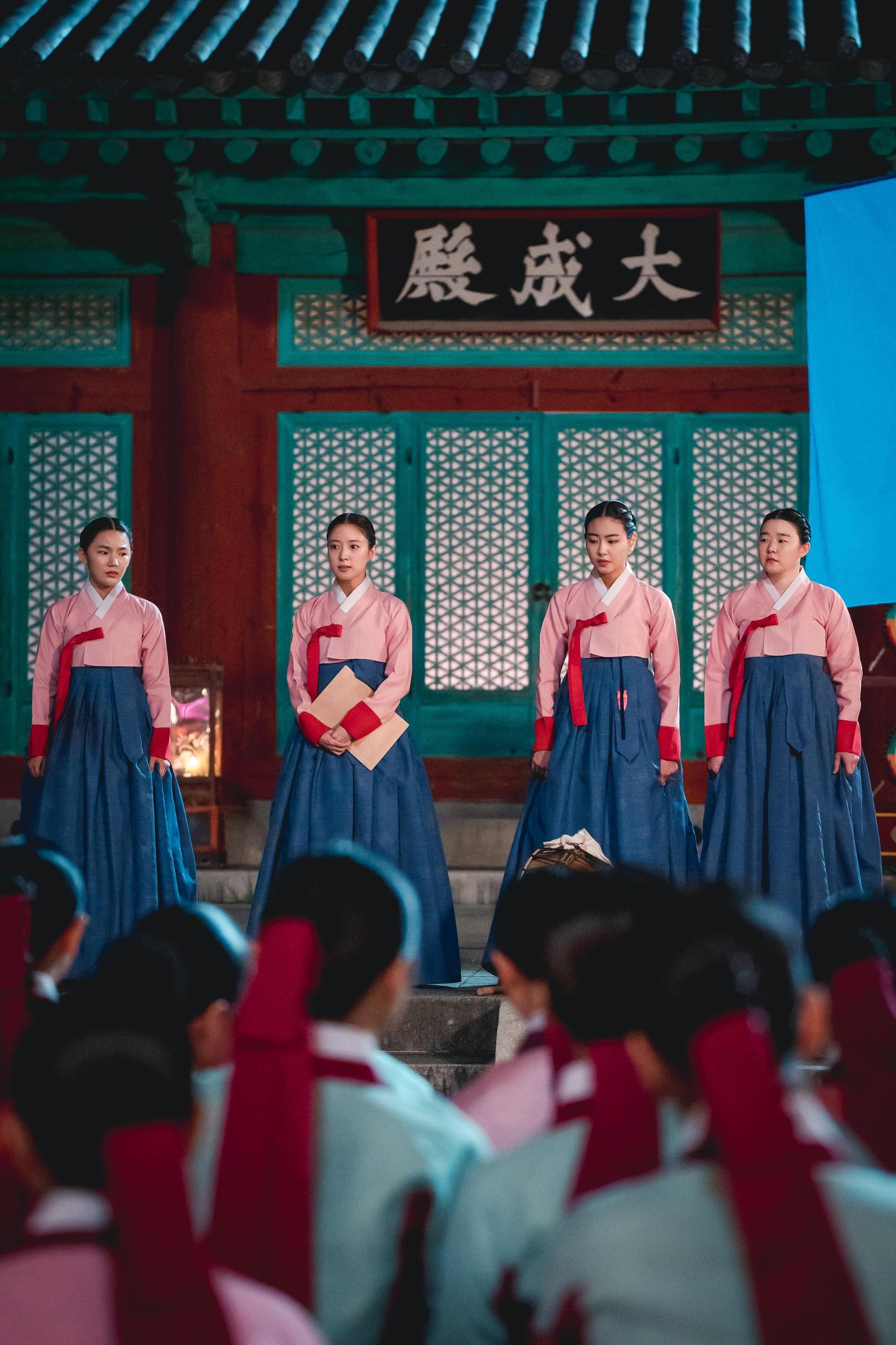 李世榮在劇中與宮女S大跳〈Hey Mama〉的即興演出並沒有播出。（friDay影音提供）