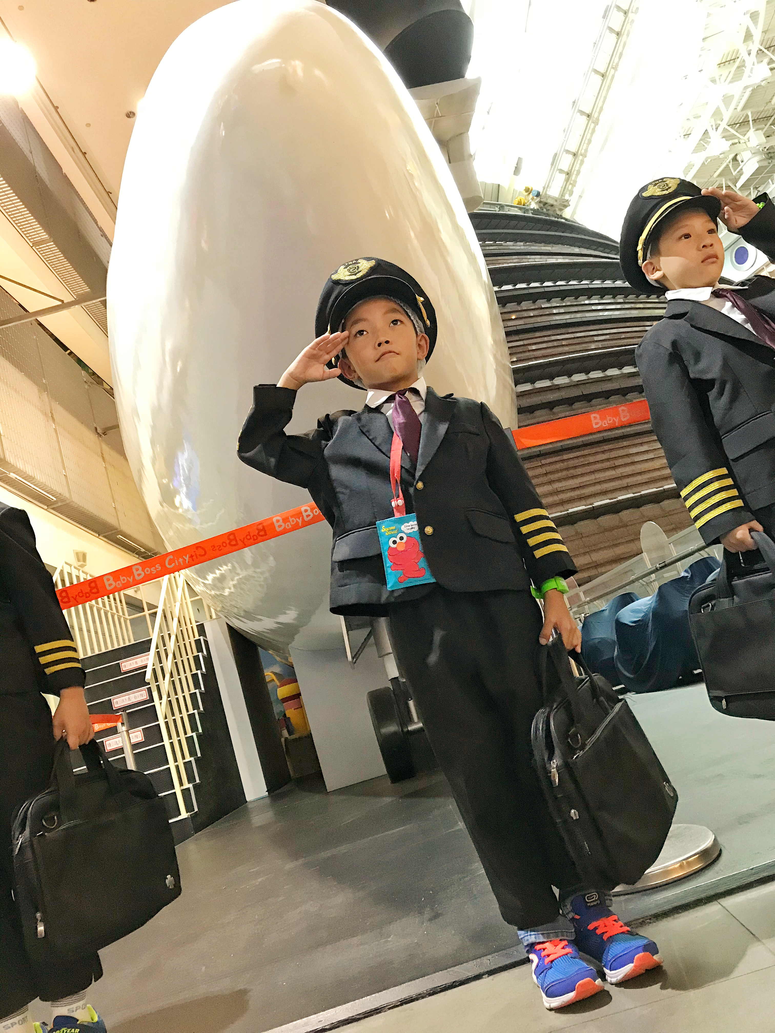 BABY BOSS兒童職業體驗館可以讓孩子體驗當高鐵駕駛，以三軸六軸平台起家的南藝，可製作模擬駕駛系統。