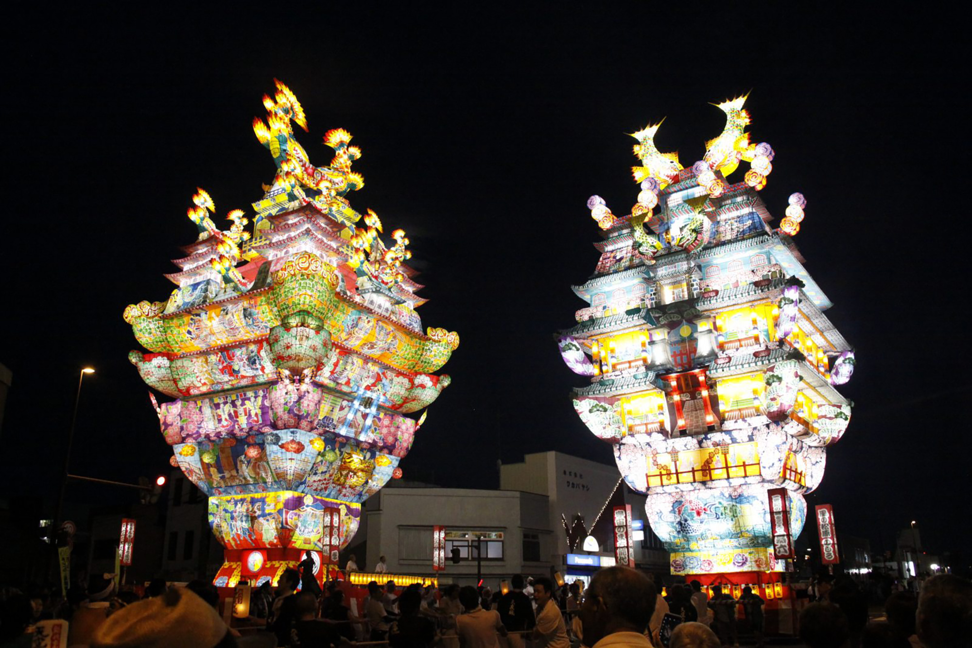 能代七夕「天空不夜城」雖然是2013年之後才有的祭典,不過能代市在巨型燈籠的製作上,擁有非常悠久的歷史。(秋田白神觀光提供)