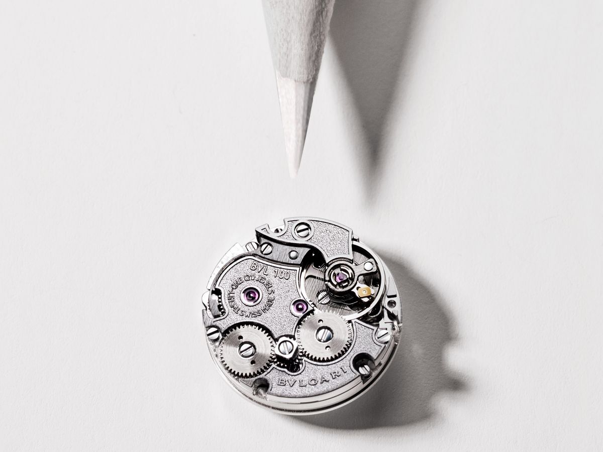 寶格麗在2022年的LVMH Watch Week上，推出這枚目前市場上最微小的，直徑僅僅12.3mm的圓形機械機芯BVL100。