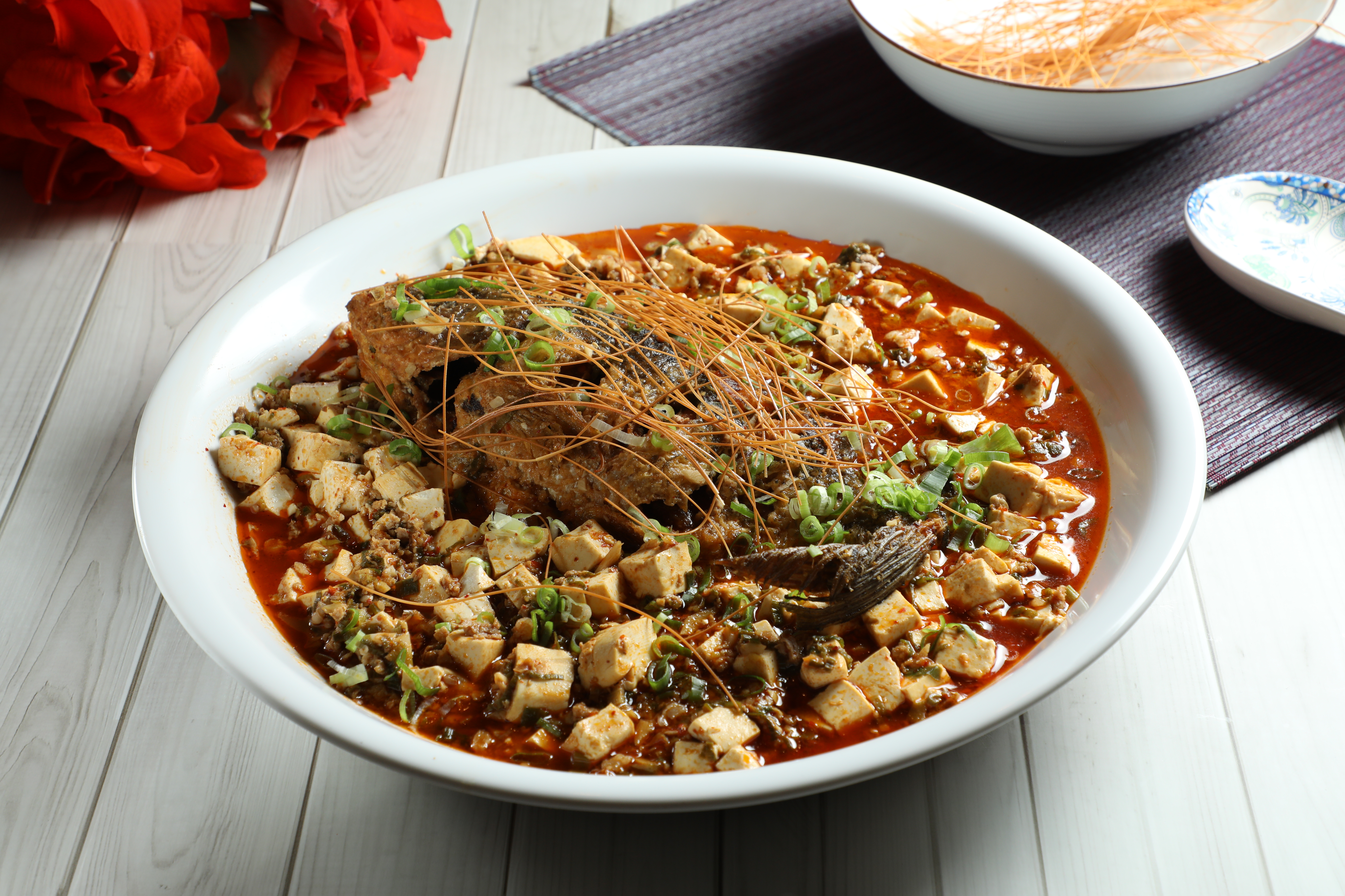 紅通通的「鯉魚掛麵」，有鯉躍龍門的寓意，很適合當年菜。