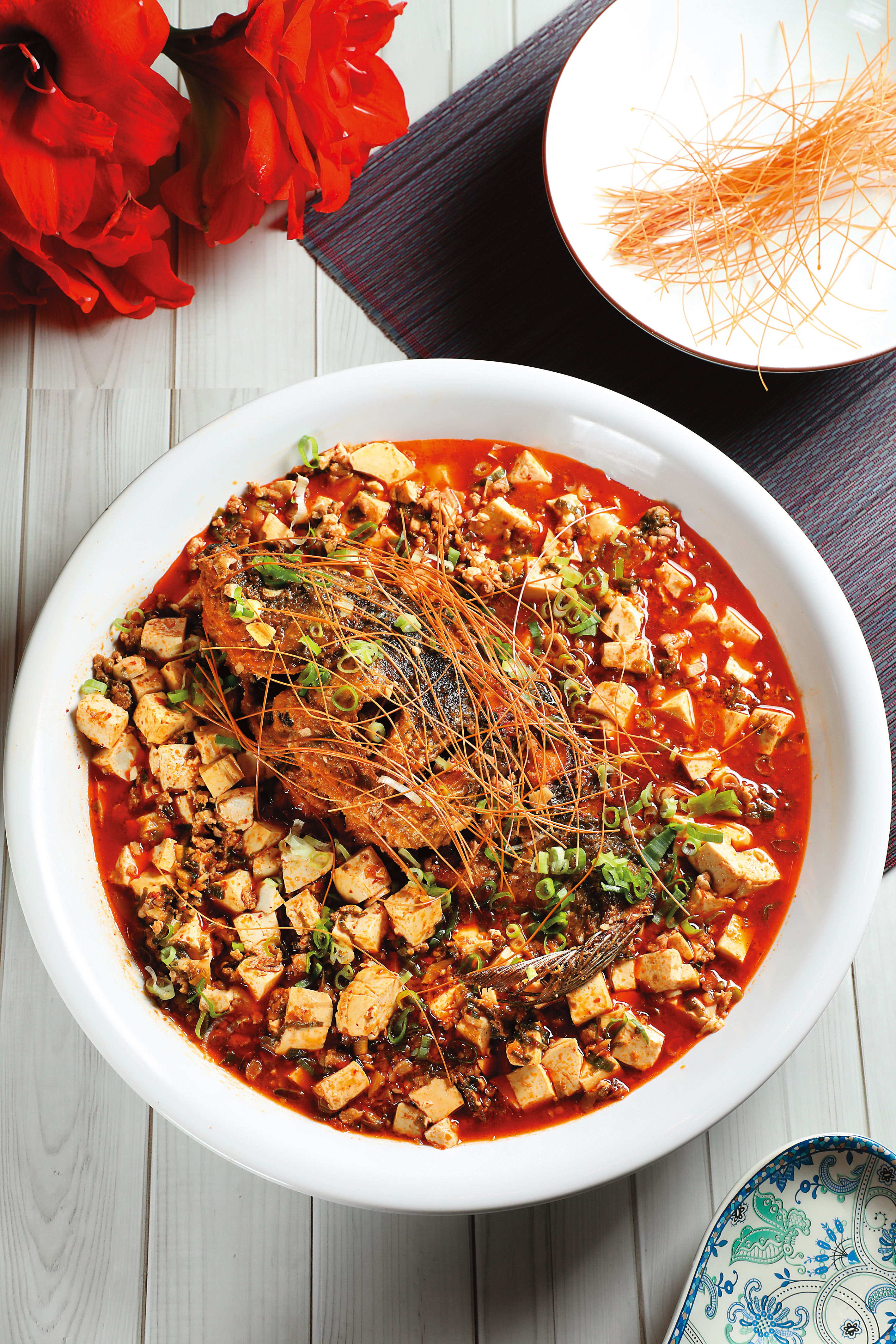 美麗的鯉魚掛麵上桌，非常喜慶。