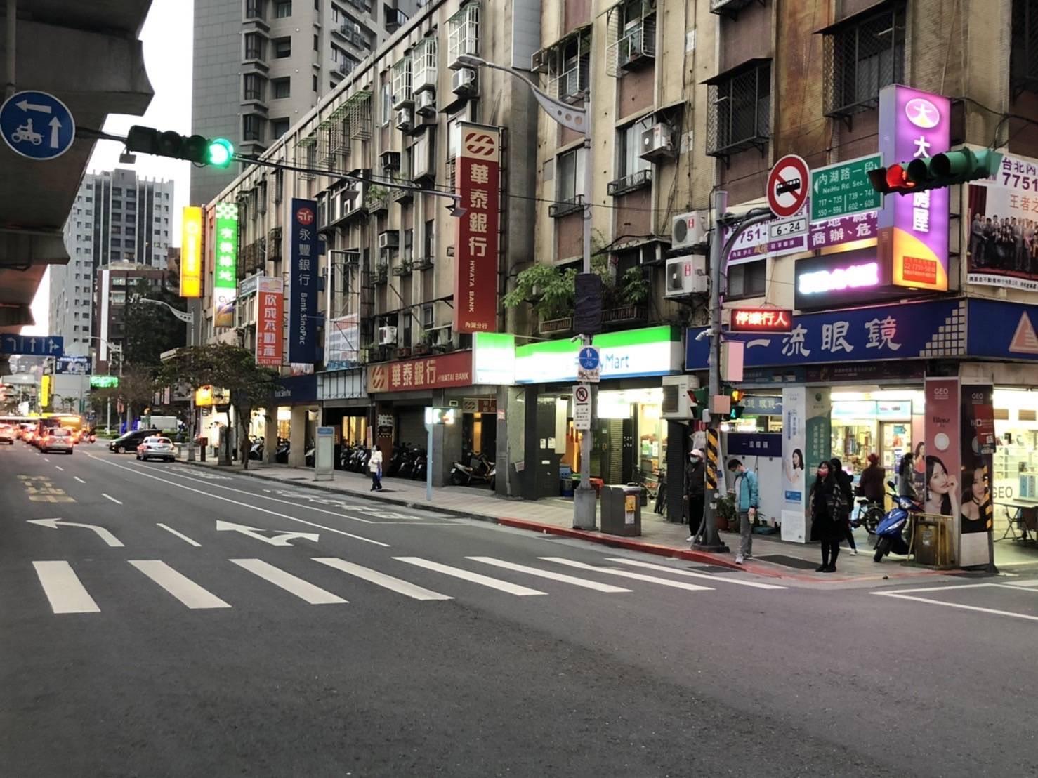 內湖路1段739號前路段,3月啟動科技執法。(翻攝畫面)