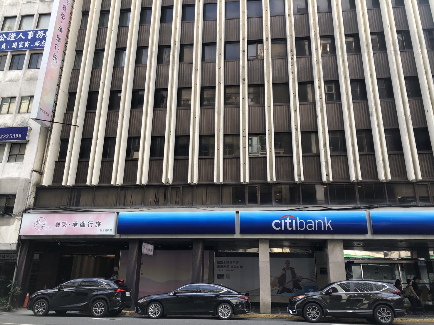 旅館業者表示，因銀行不同意，導致申請防疫旅館遲無法核可。