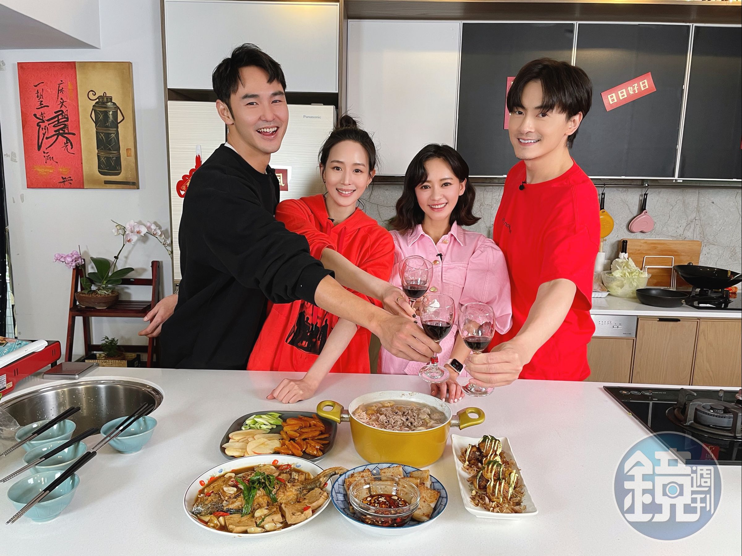 阮經天、陳意涵、張鈞甯一起上鄭元暢頻道做菜笑料百出。（M.I.E.最大國際娛樂）