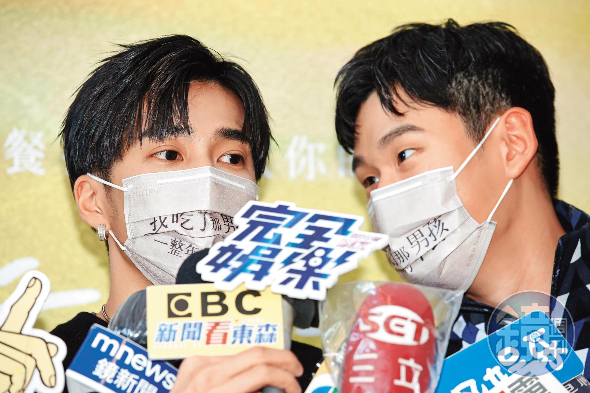 婁峻碩（左）演出《我吃了那男孩一整年的早餐》，與男主角周興哲（右）有對打戲。