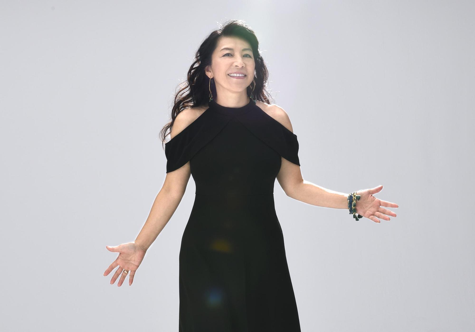 小野麗莎公開自己生肖屬「虎」,俏皮地說:「小心我可能咬你一口。」(好滿意音樂有限公司提供)