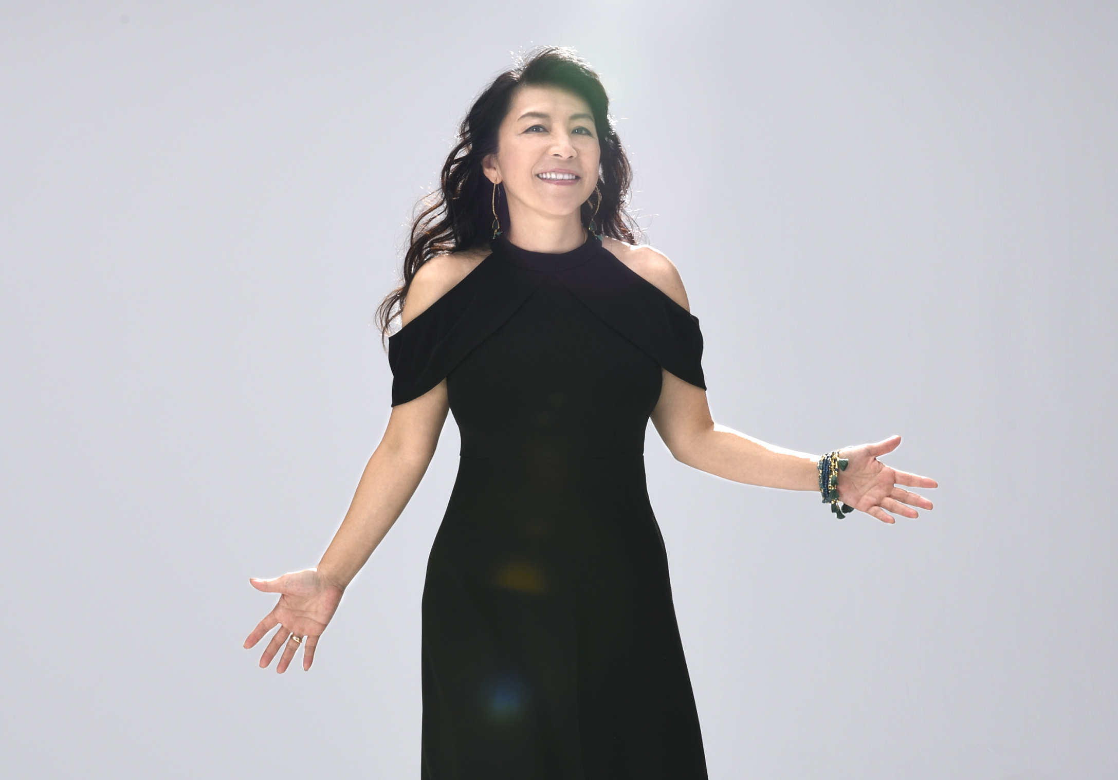 小野麗莎公開自己生肖屬「虎」，俏皮地說：「小心我可能咬你一口。」（好滿意音樂有限公司提供）