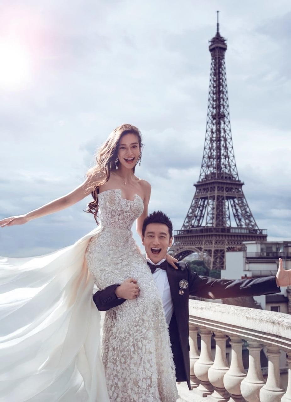 黃曉明(右)、Angelababy(左)2015年斥巨資,舉辦宛如童話故事的世紀婚禮。(翻攝自黃曉明工作室微博)