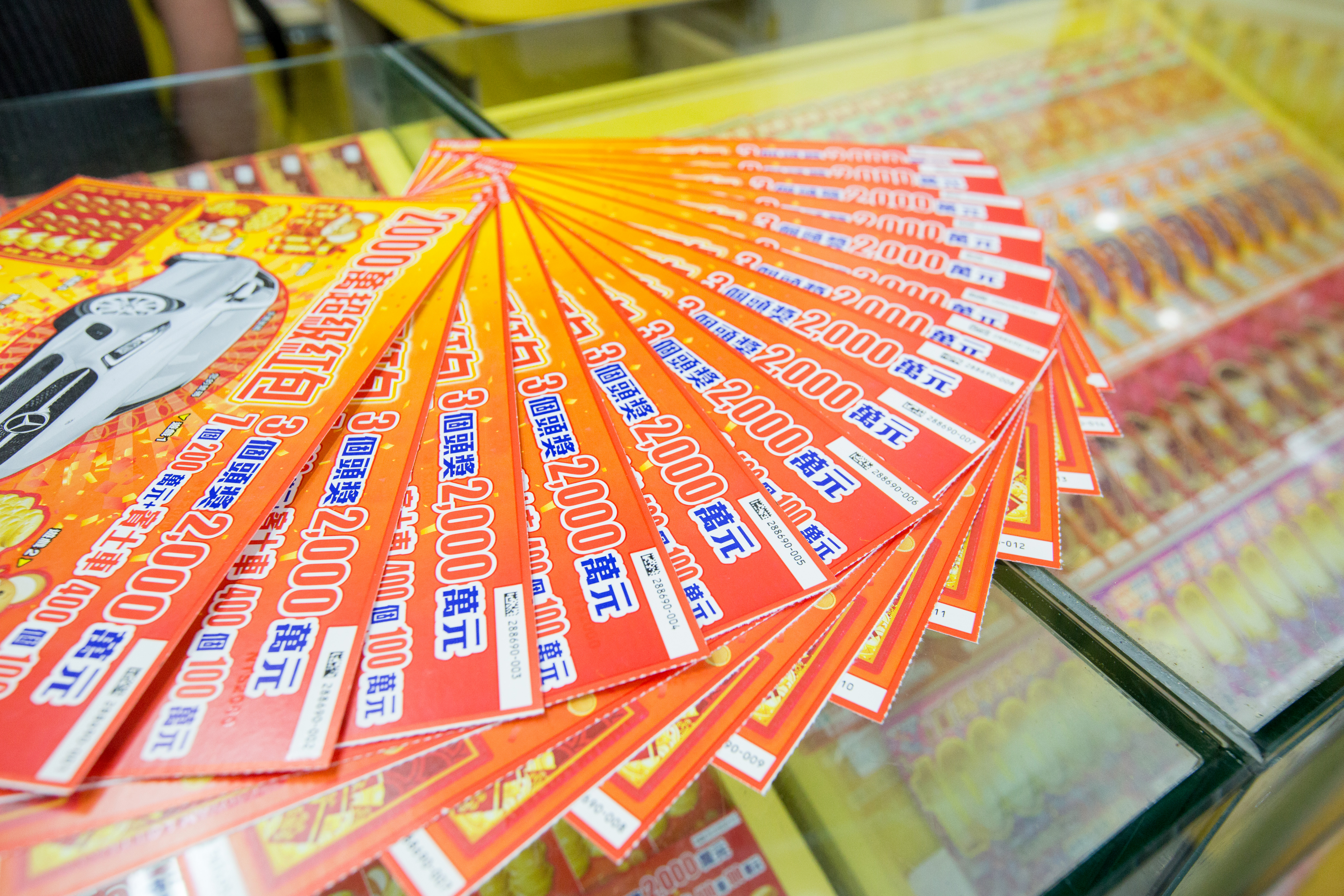 「股海筋肉人」整理出台彩17款刮刮樂稅後的回報率，發現售價200元的「台灣金讚」最值得購買。（本刊資料照）