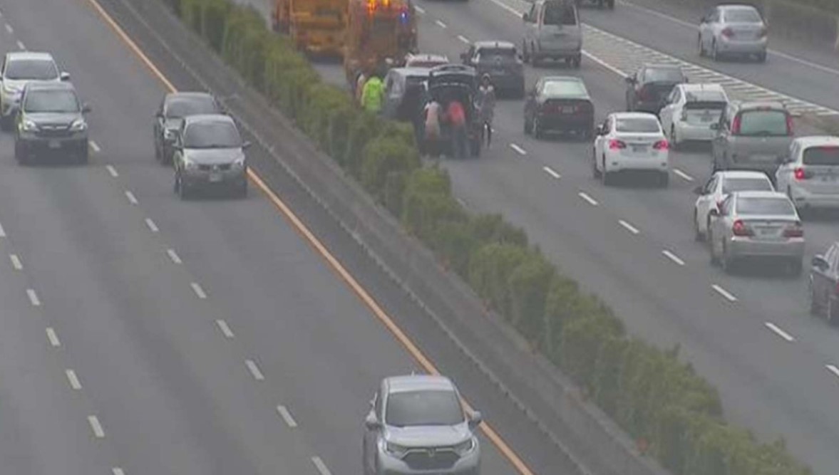 高公局指出上午國1有2起追撞事故，預料下午國5將湧現南向車潮。（高公局提供）