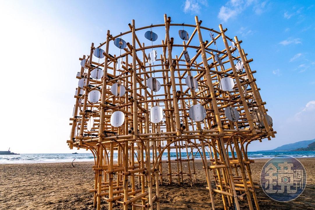 《 The Wind Comes》作品內外,照出不一樣的天空和海洋。